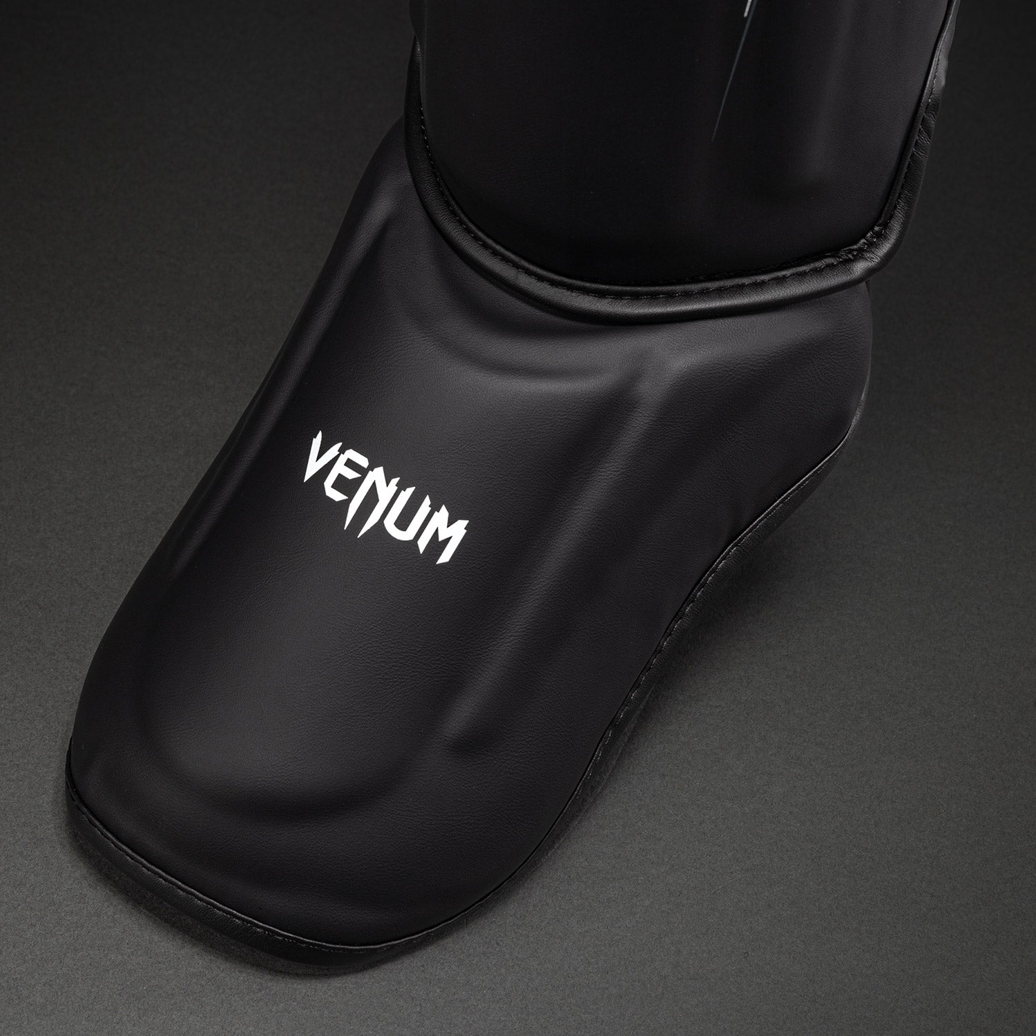 venum-streamline-schienbeinschoner-schwarz-wei image 4