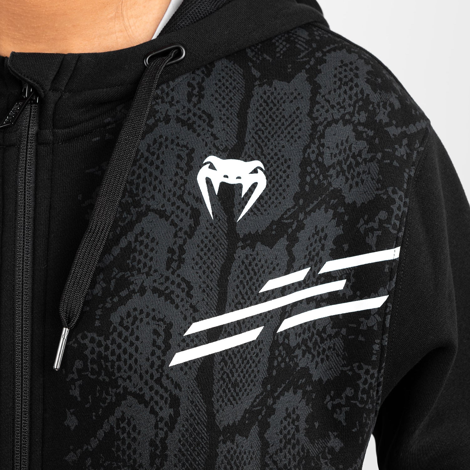 venum-ufc-adrenaline-replica-zip-hoodie-schwarz-damen image 3