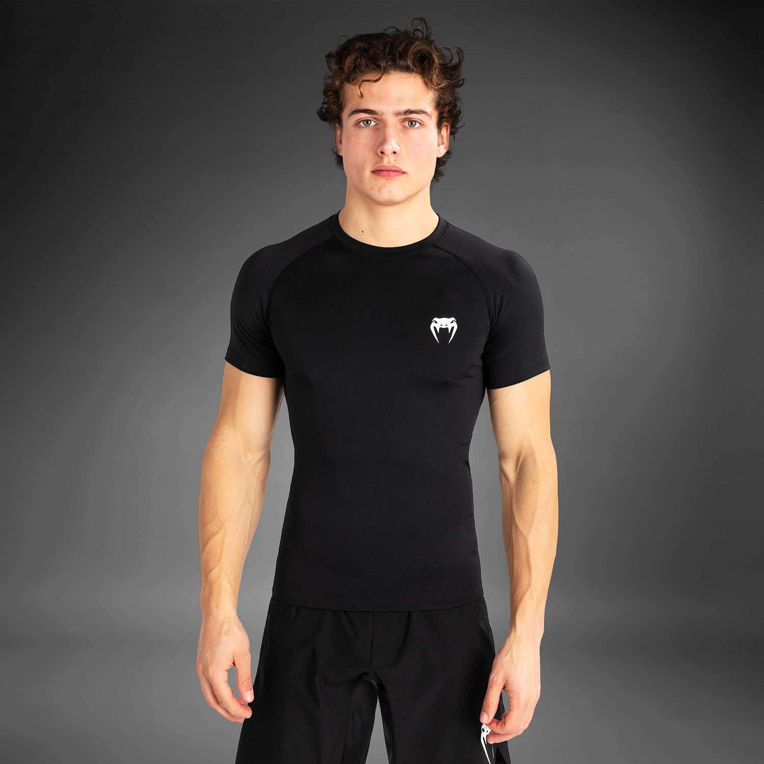 venum-contender-herren-kurzarm-rashguard-schwarz-wei image 1