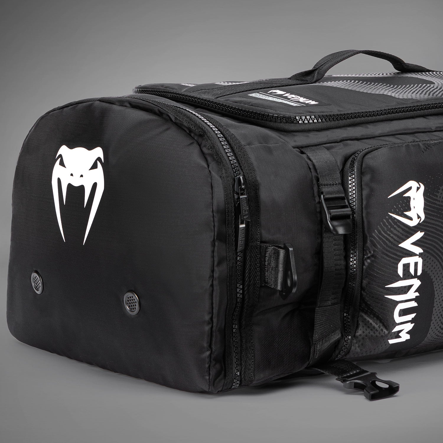 venum-trainer-hybrid-sporttasche-schwarz image 7