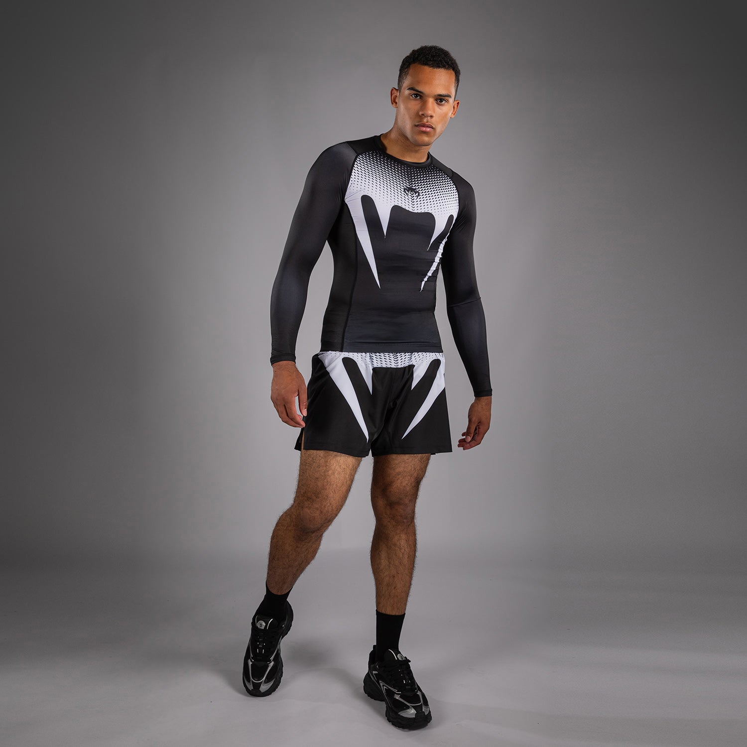 venum-no-gi-rashguard-langarm-schwarz-wei-ibjjf-approved image 6