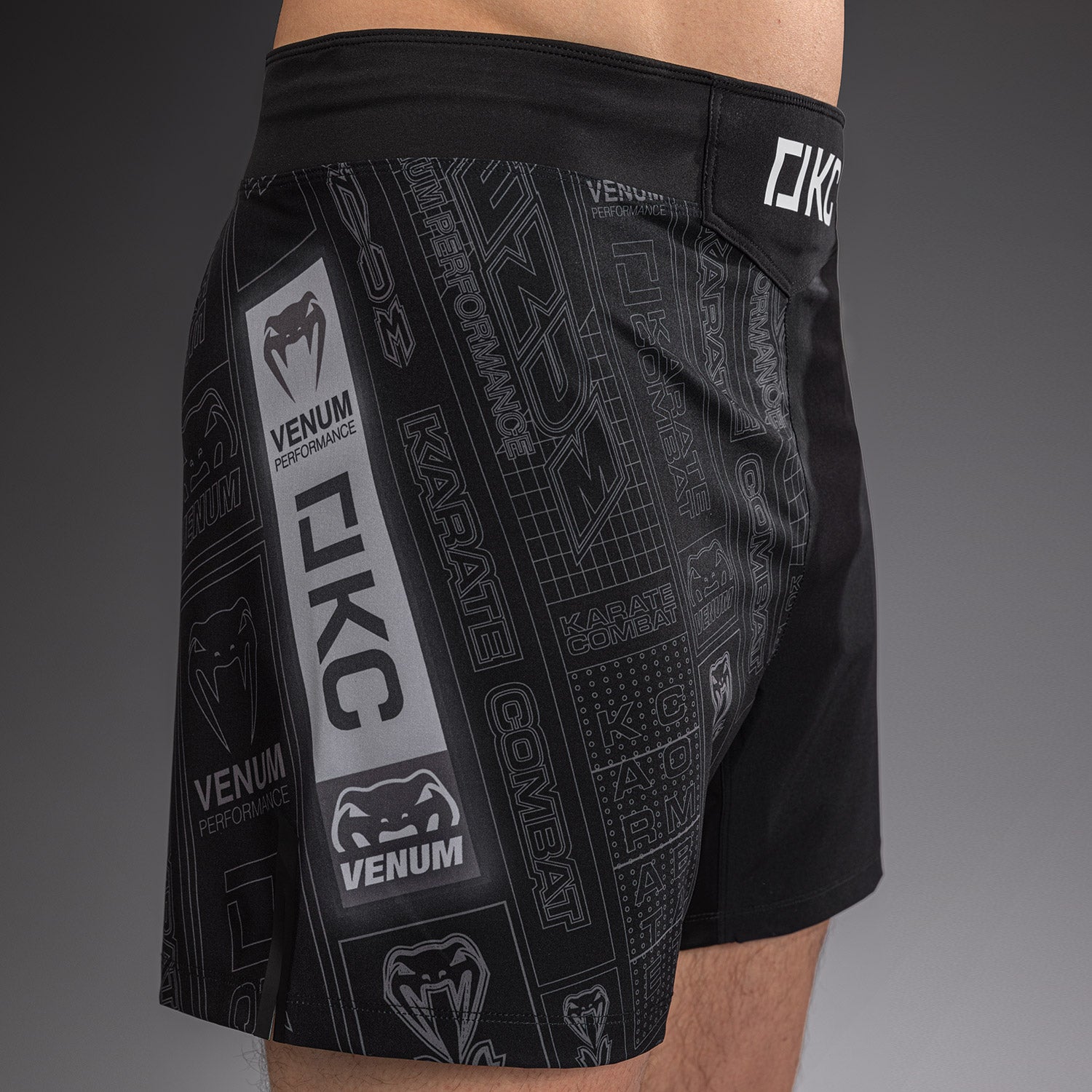 karate-combat-by-venum-fightshorts-schwarz-grau image 6