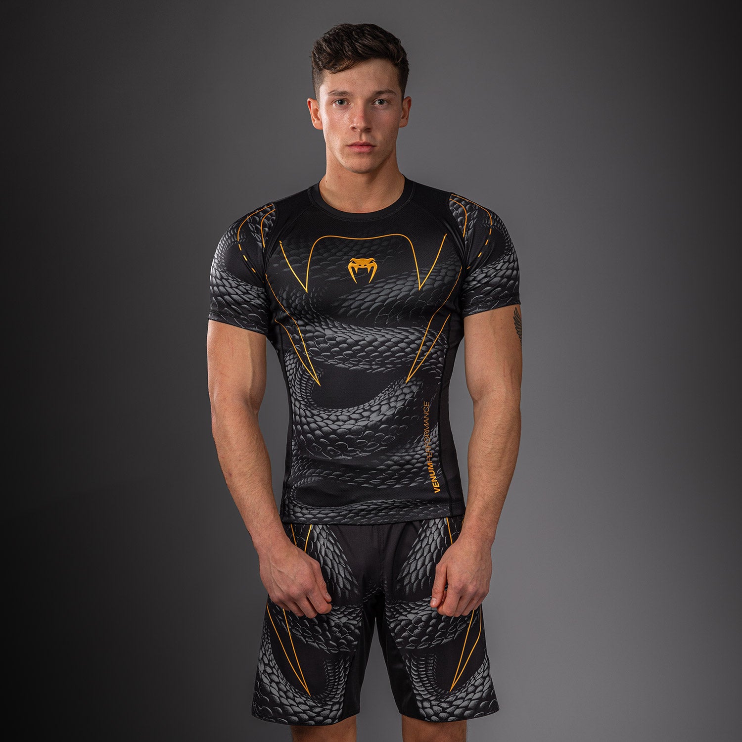venum-matupa-kurzarm-rashguard-schwarz-grau-gold image 1