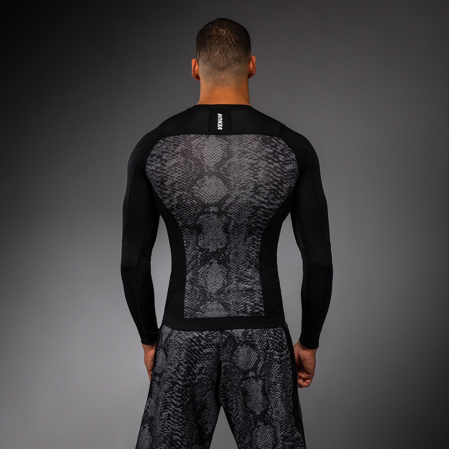 venum-g-fit-scales-langarm-rashguard-herren-schwarz-anthrazitgrau image 3