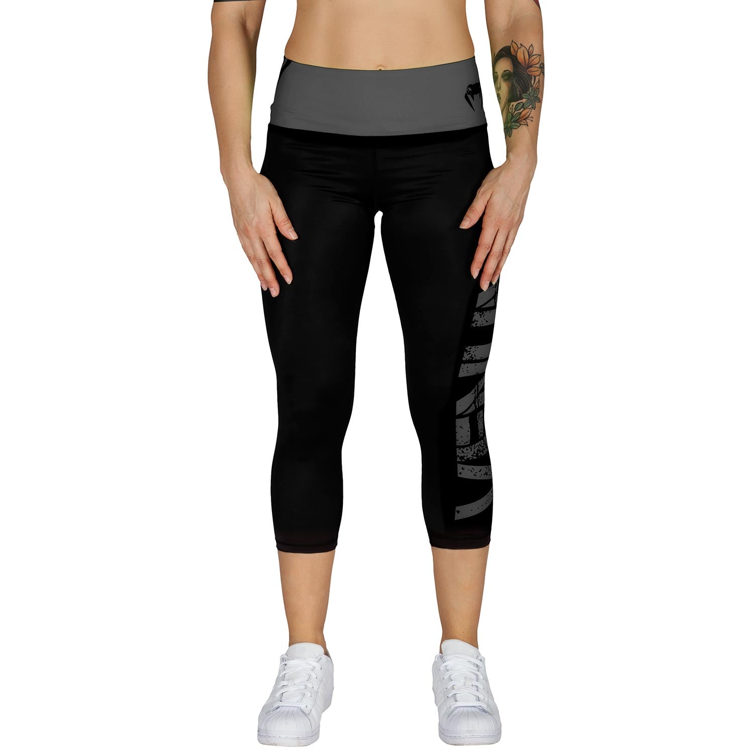 venum-power-kurze-leggings-damen-schwarz-grau image 2