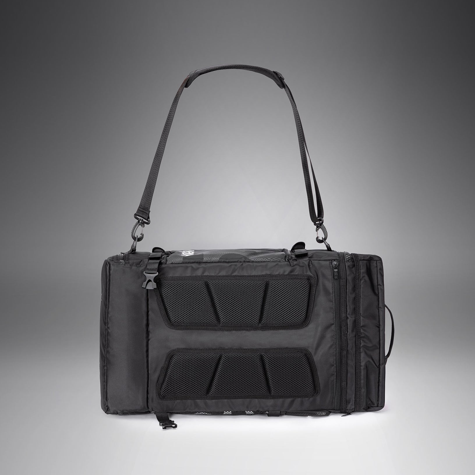 venum-shockwave-sporttasche-convertible-48l-schwarz image 8