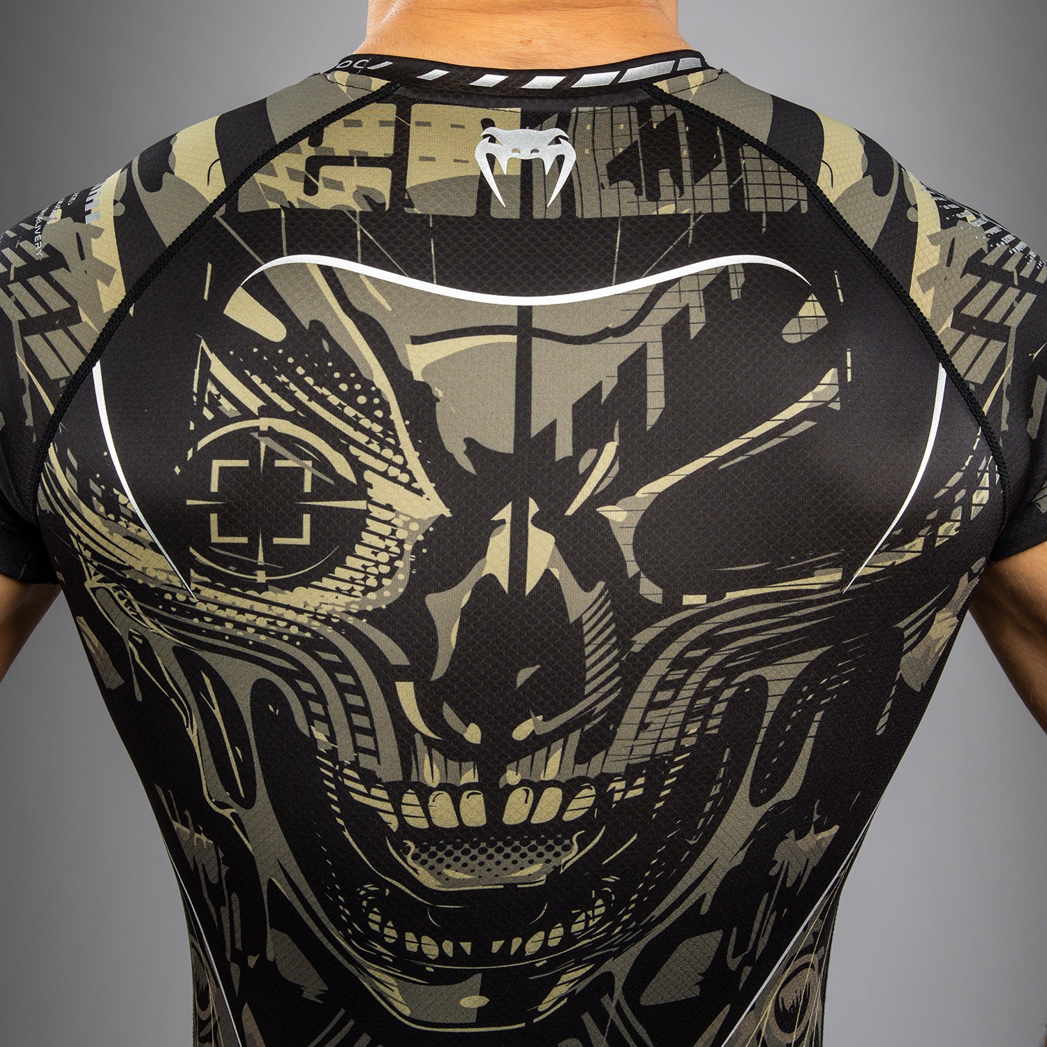 venum-invader-kurzarm-rashguard-schwarz-sand-f-r-herren image 7