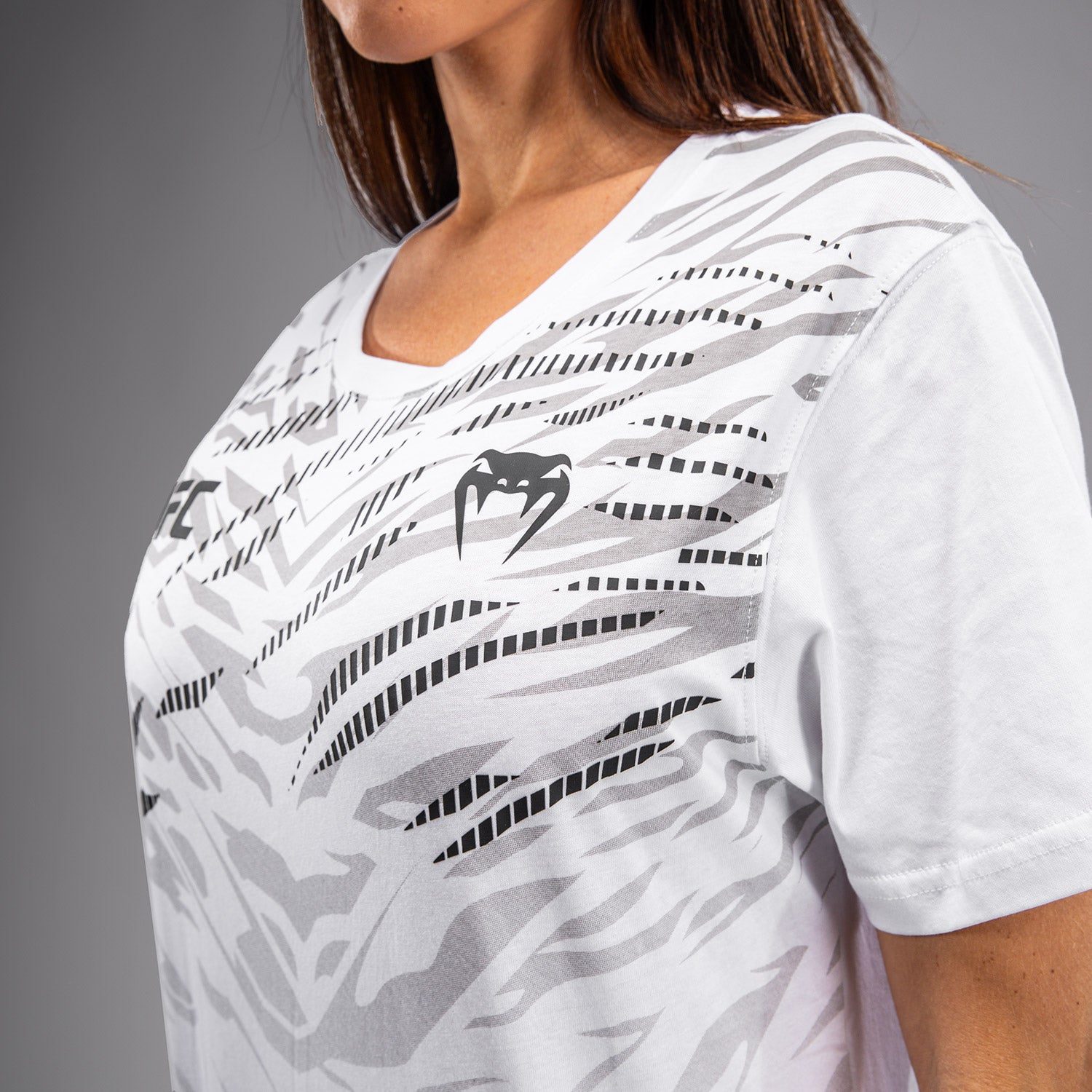 ufc-fusion-by-venum-replica-damen-kurzarm-t-shirt-wei image 3