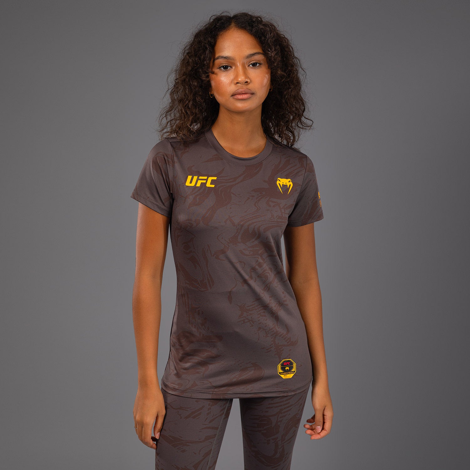 ufc-fusion-by-venum-fight-week-damen-dry-tech-t-shirt-erdiges-braun image 1