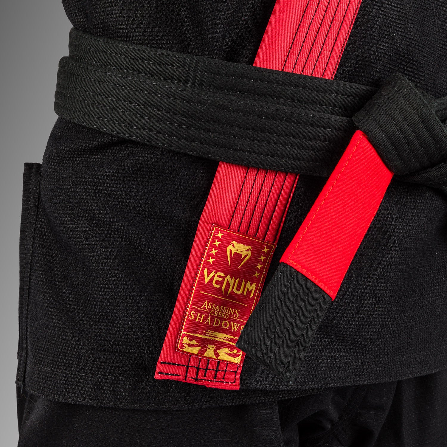 venum-x-assassin-s-creed-shadows-bjj-gi-burgund-schwarz-damen-herren image 6