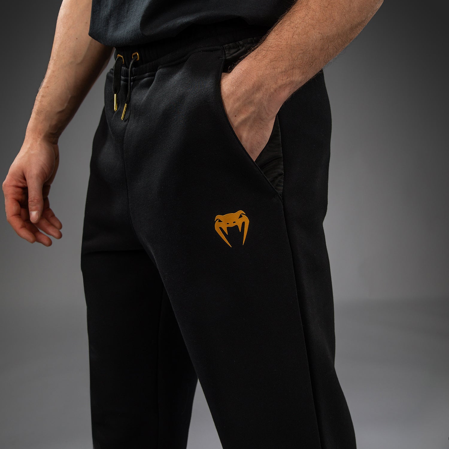 ufc-zenith-by-venum-replica-hose-herren-champion-schwarz-gold image 6