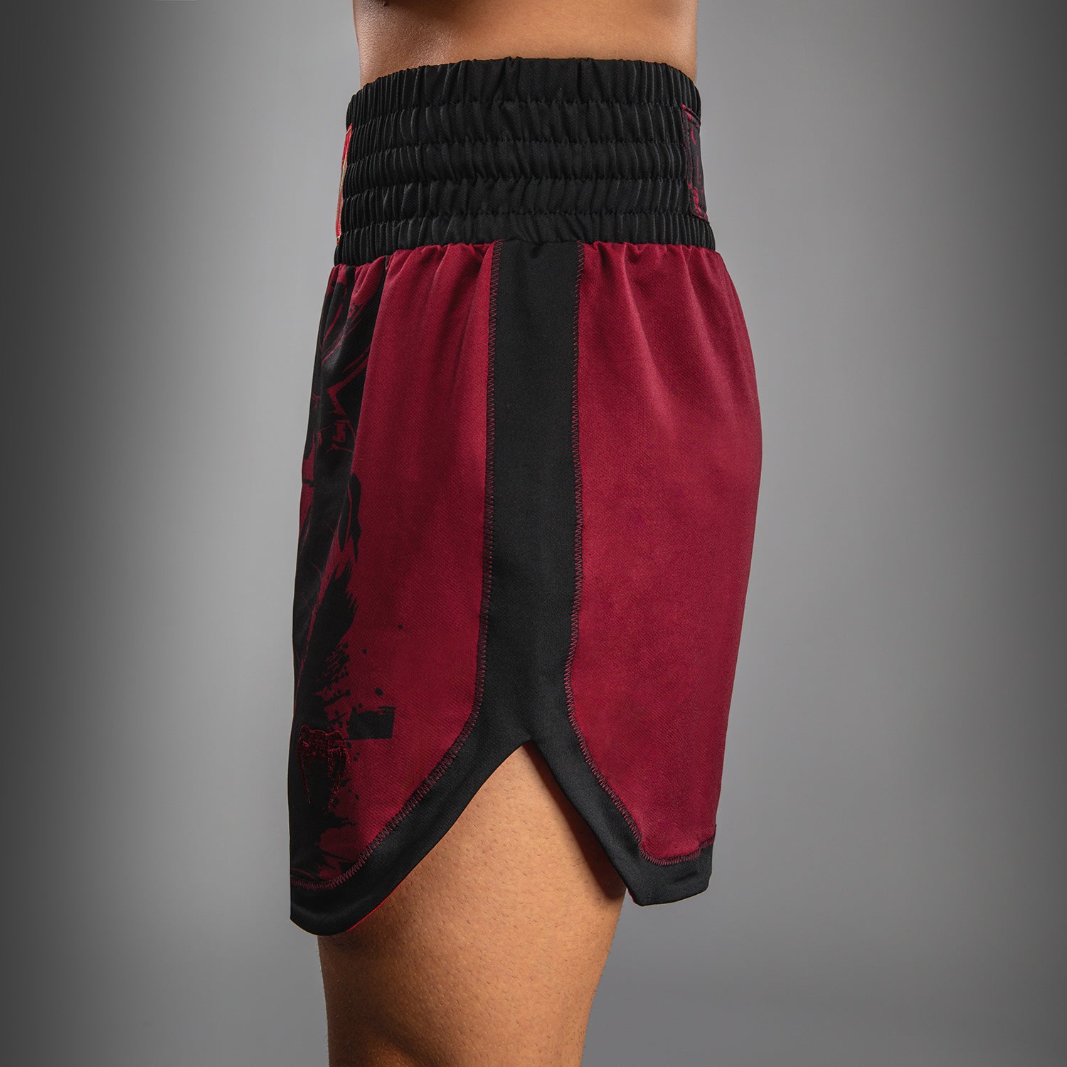 venum-x-assassin-s-creed-shadows-herren-boxershorts-burgunder-schwarz image 7