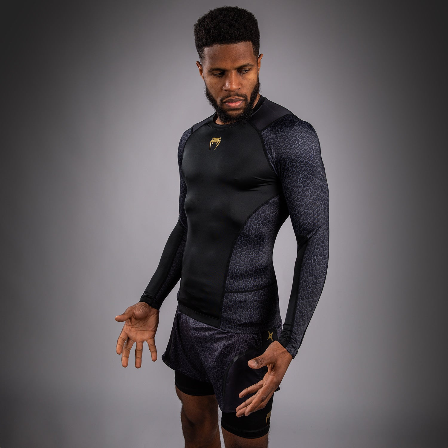 venum-x-assassin-s-creed-shadows-rashguard-langarm-schwarz-herren image 3