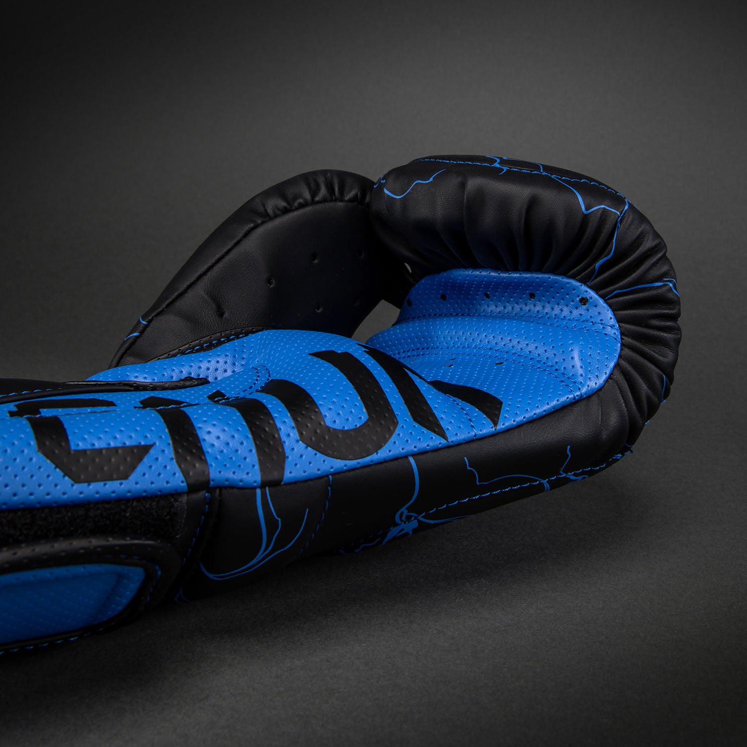 venum-thunder-dragon-boxhandschuhe-schwarz-k-nigsblau-boxen-kickboxen-muay-thai image 5
