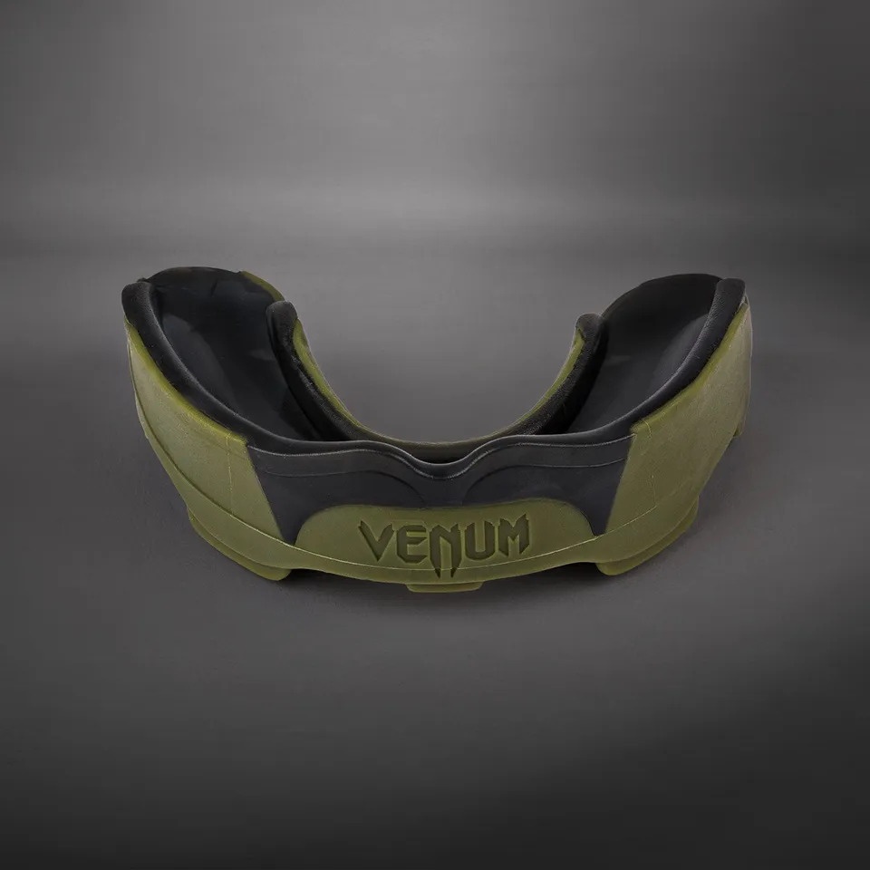 venum-predator-mundschutz-khaki-schwarz image 1
