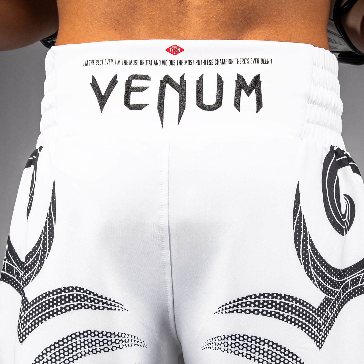 venum-x-mike-tyson-tiger-boxshorts-herren-wei-schwarz image 6