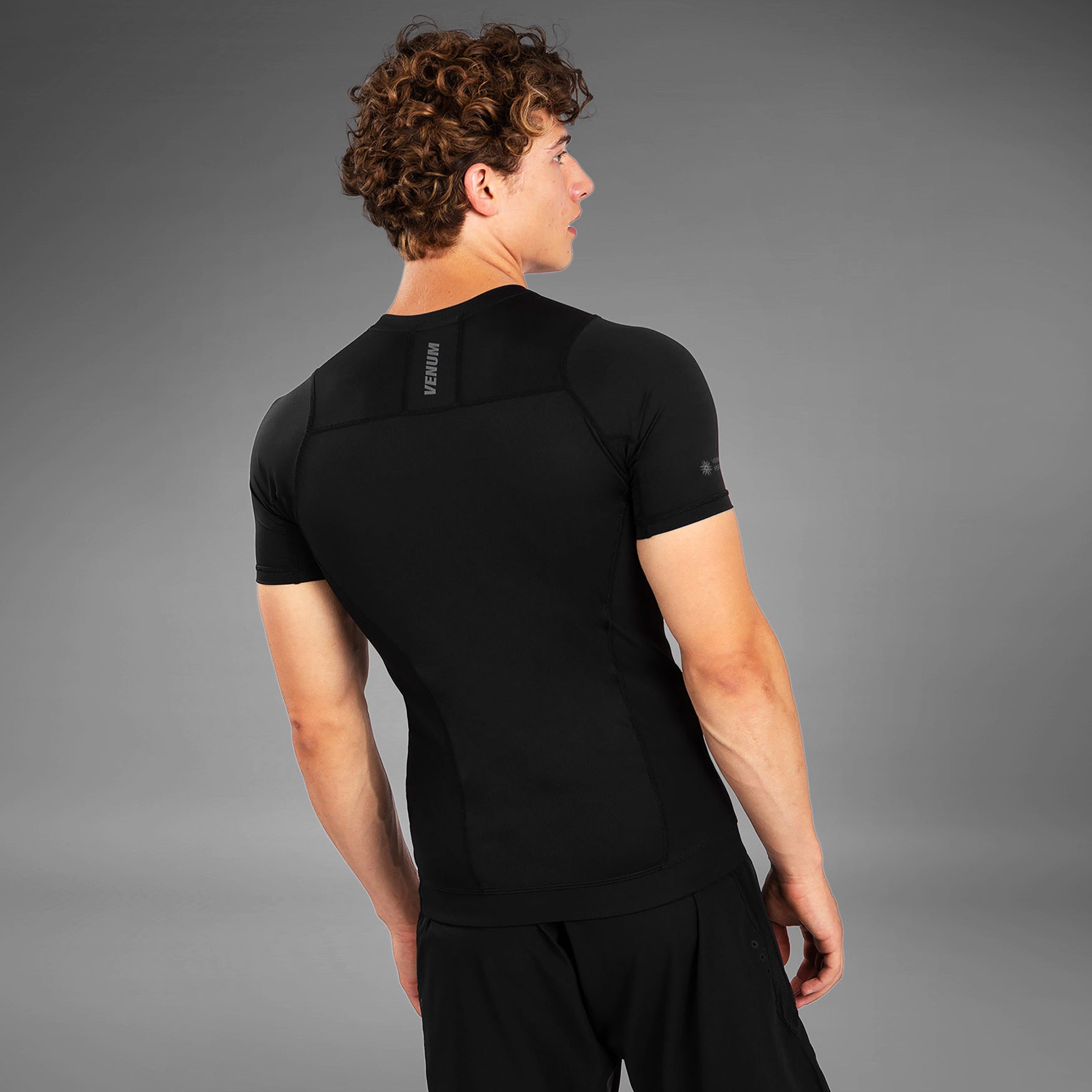 venum-g-fit-air-rashguard-kurzarm-schwarz-herren-kompressionsshirt image 3