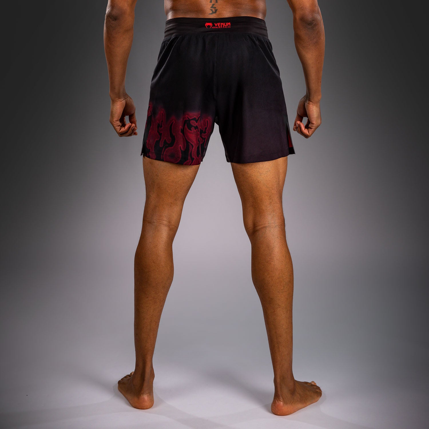 venum-spectre-fightshorts-herren-schwarz-rot image 2
