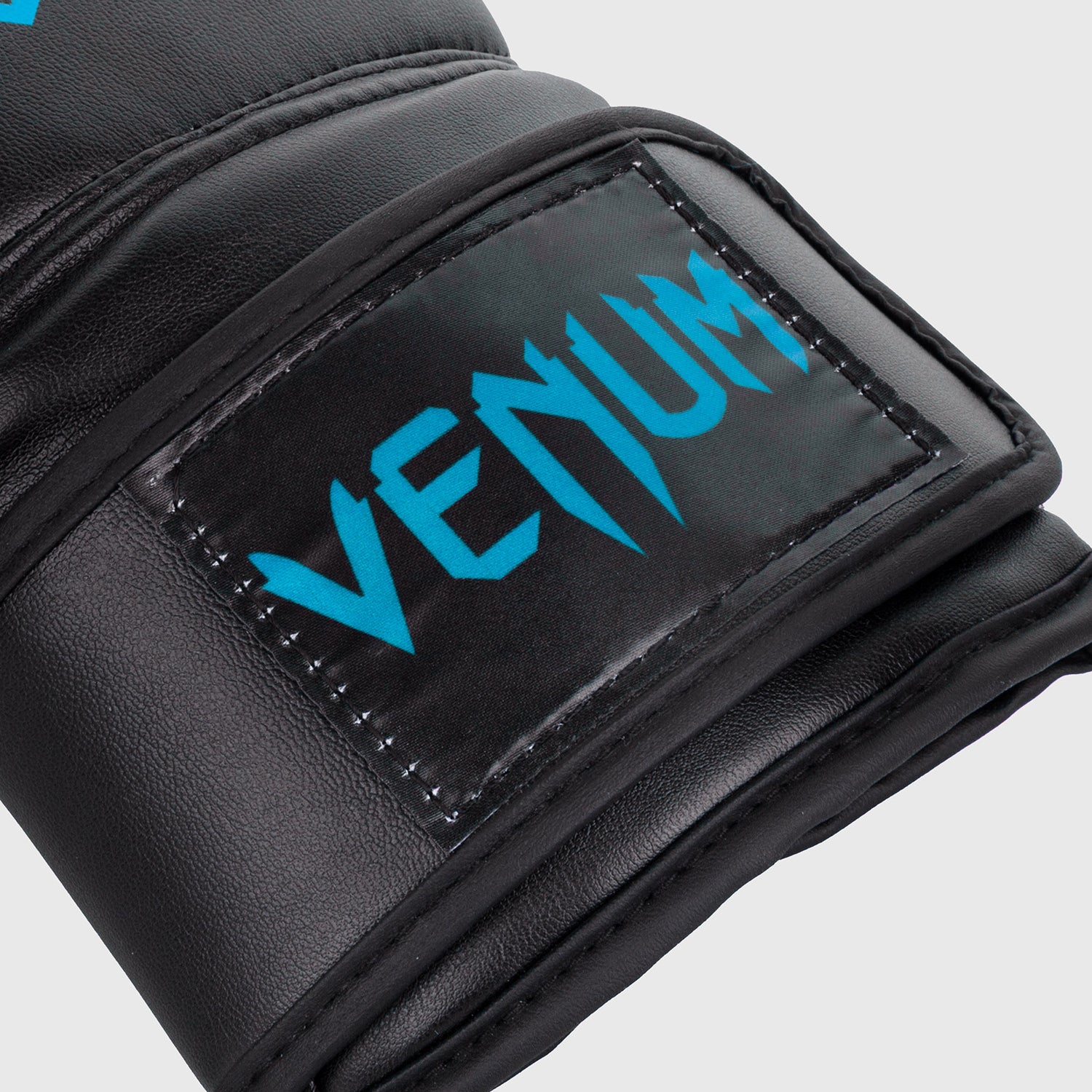 venum-contender-boxhandschuhe-schwarz-2 image 3