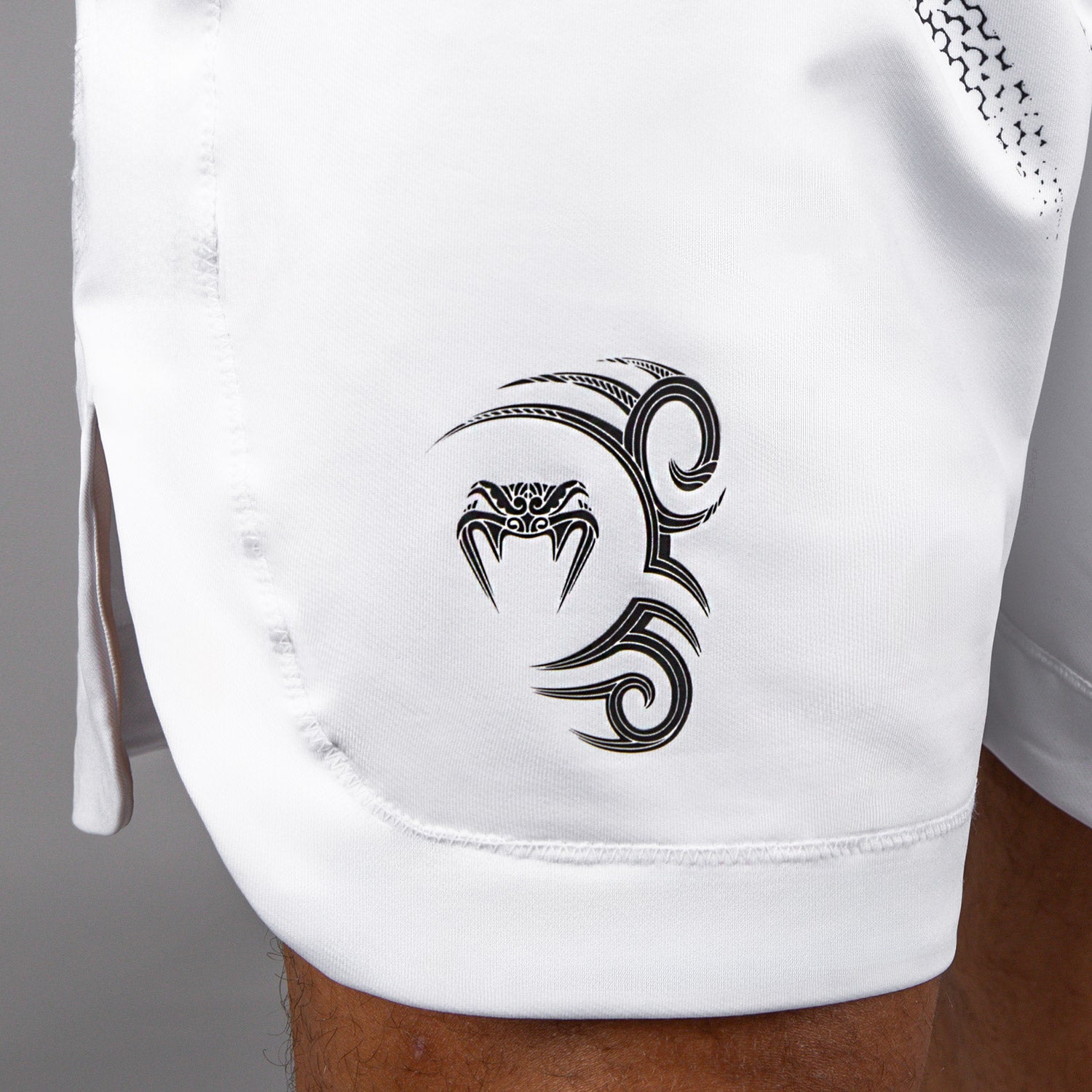 venum-x-mike-tyson-tiger-boxshorts-herren-wei-schwarz image 7