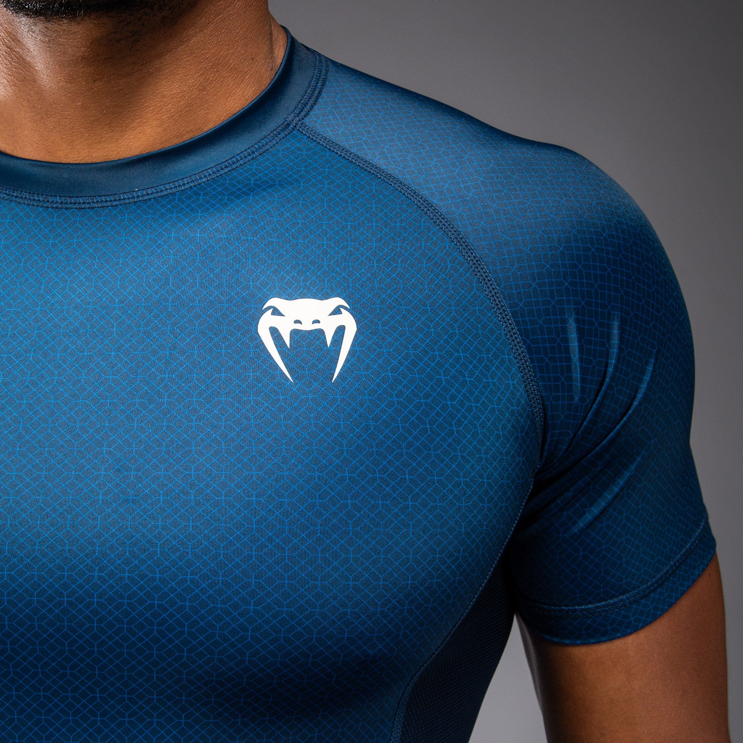 venum-x-roger-gracie-academy-kurzarm-rashguard-blau image 6