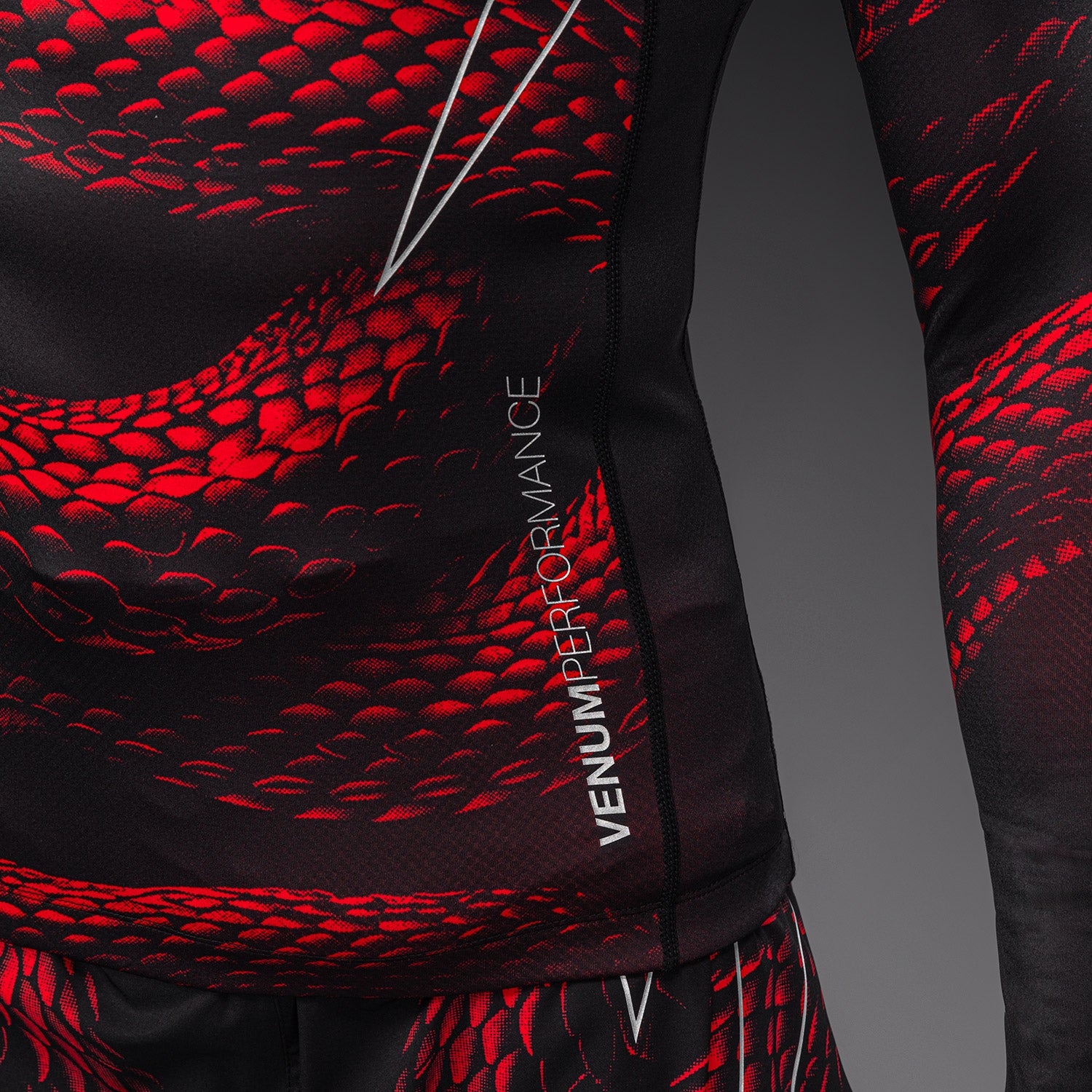 venum-matupa-rashguard-langarm-schwarz-rot-silber image 6
