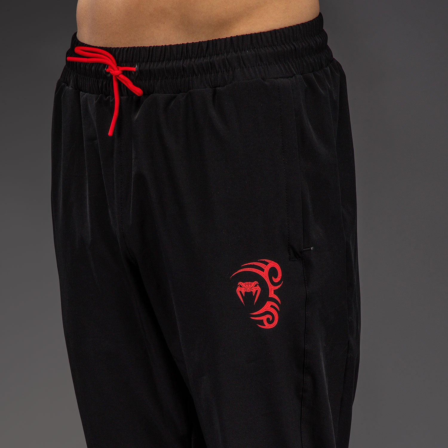 venum-x-mike-tyson-tiger-jogginghose-herren-tiefschwarz-intensivrot image 5