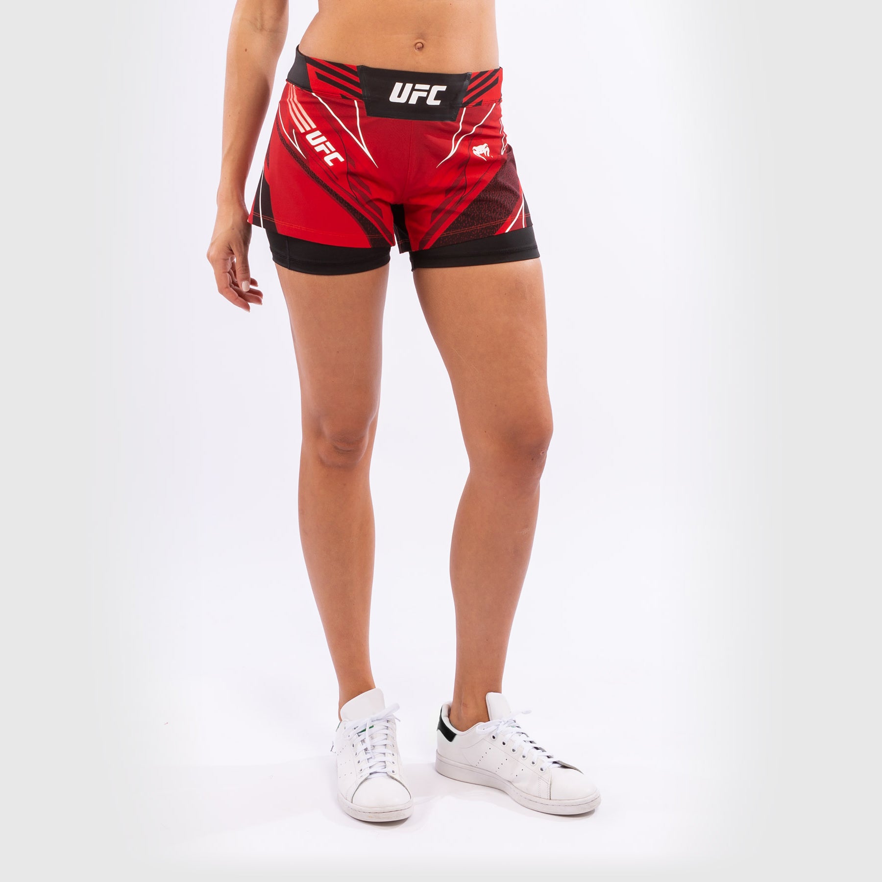 ufc-venum-authentic-fight-night-damen-shorts-short-fit-rot image 2