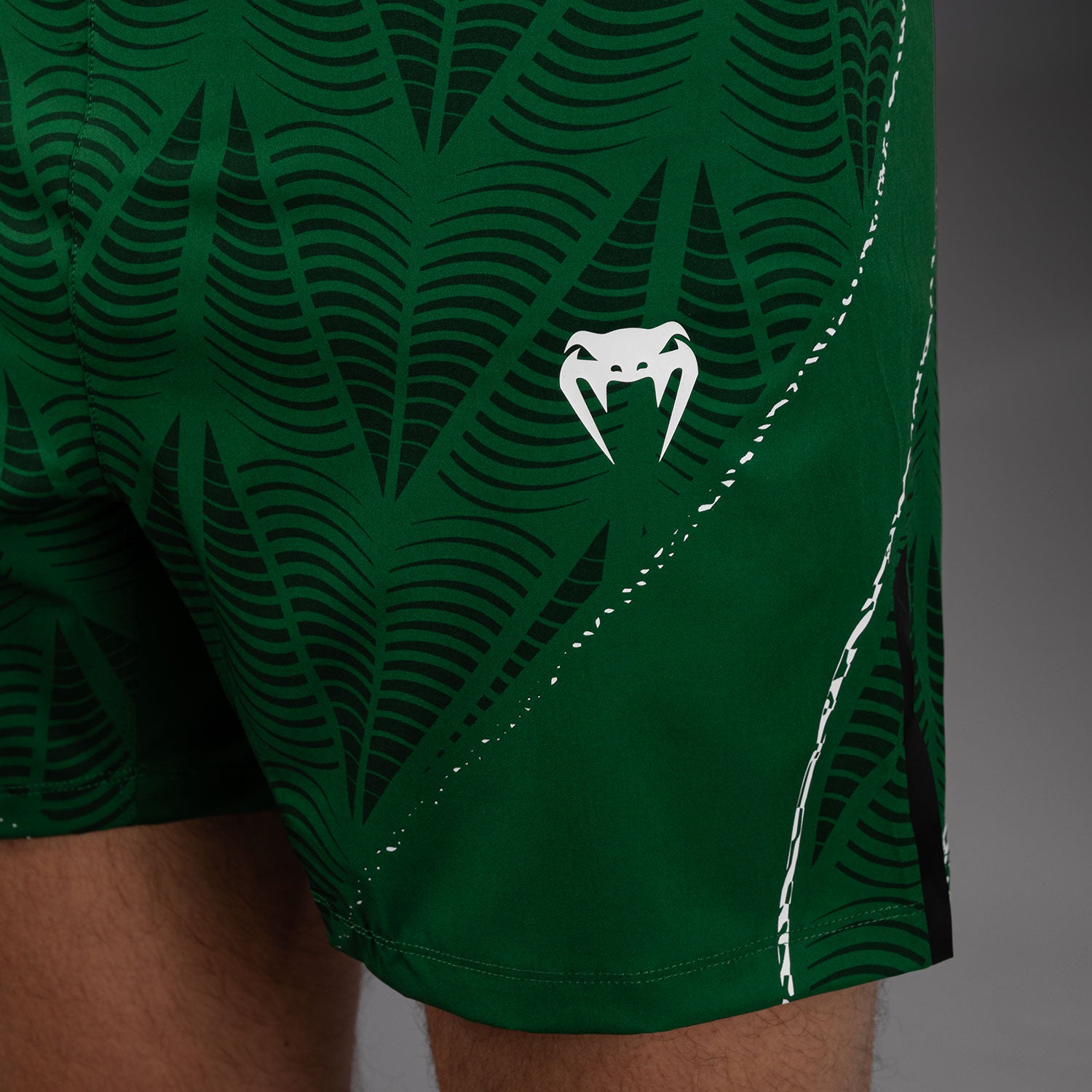 ufc-zenith-by-venum-authentic-fight-night-fight-short-short-fit-herren-gr-n image 5