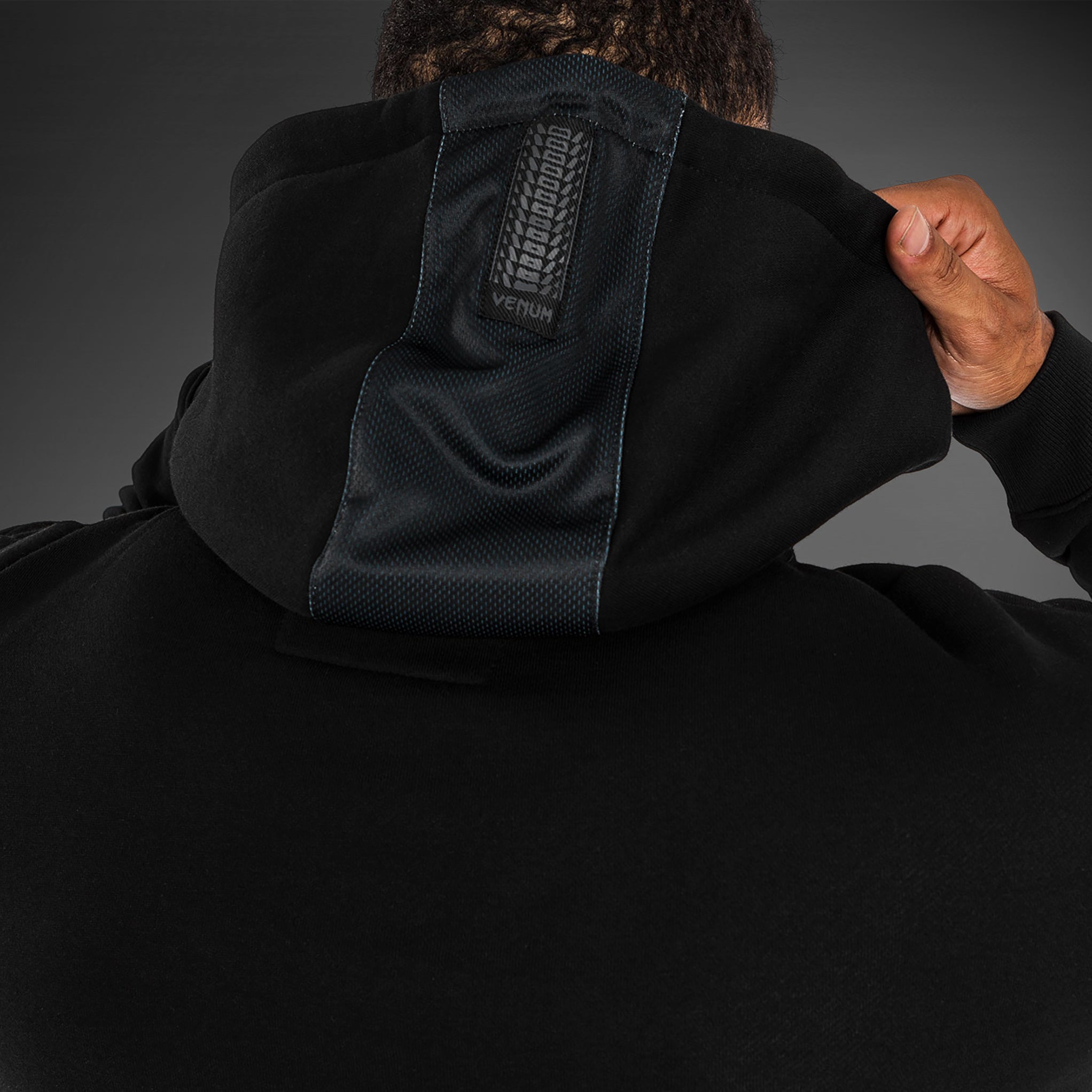venum-silent-power-hoodie-schwarz image 5