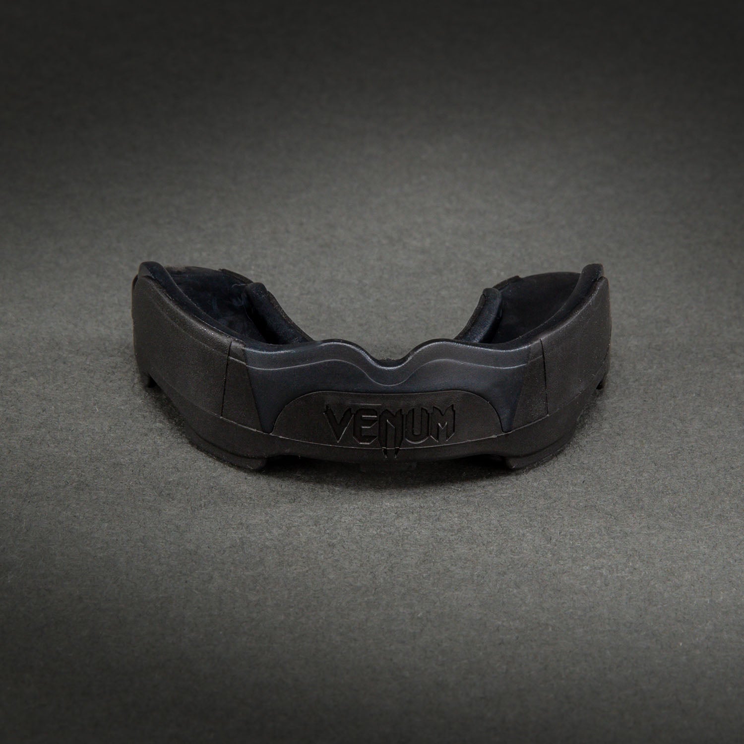 venum-predator-mundschutz-schwarz-schwarz-rot-nextfit-gel image 1