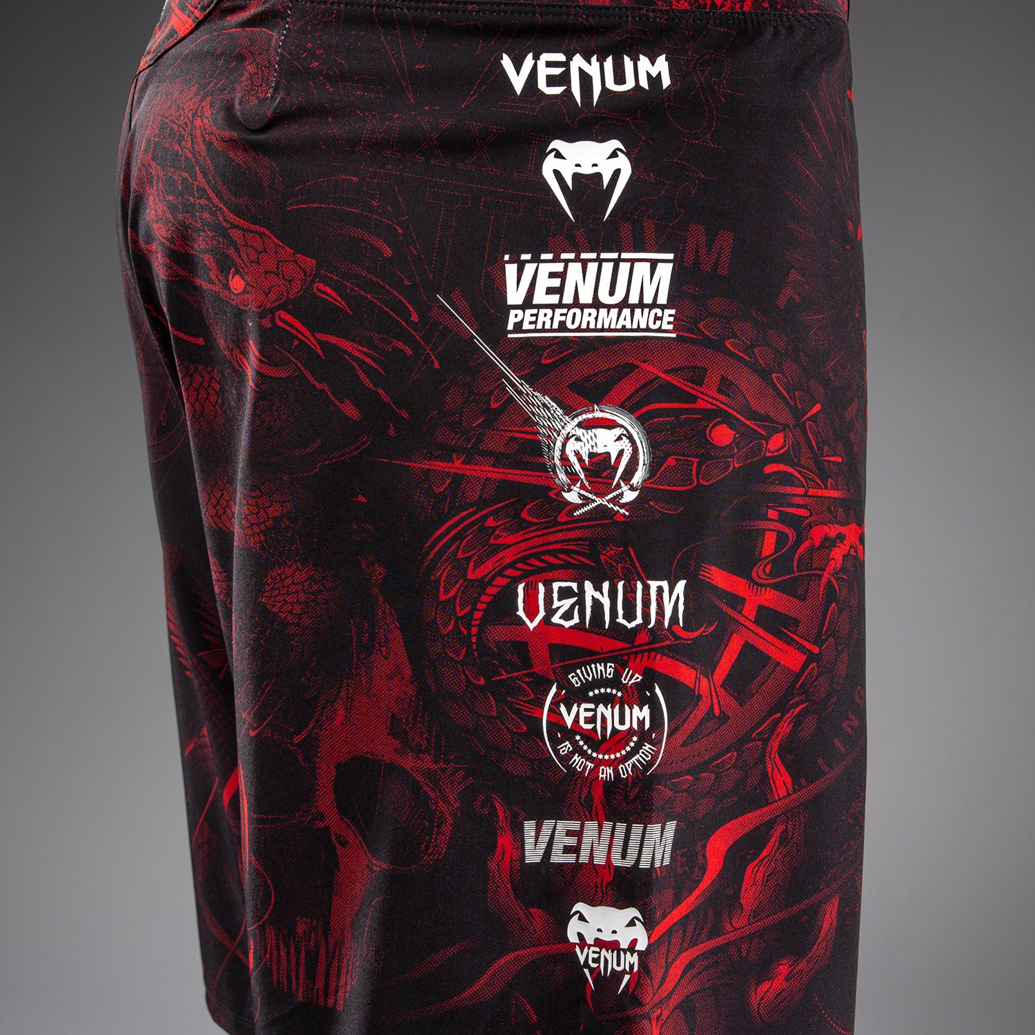 venum-20th-anniversary-fightshorts-herren-schwarz-rot image 4
