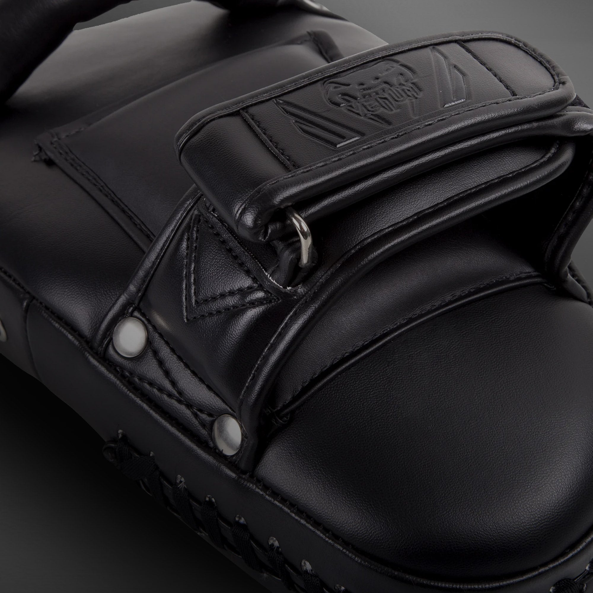 venum-elite-big-focus-pads-schwarz-schwarz image 5
