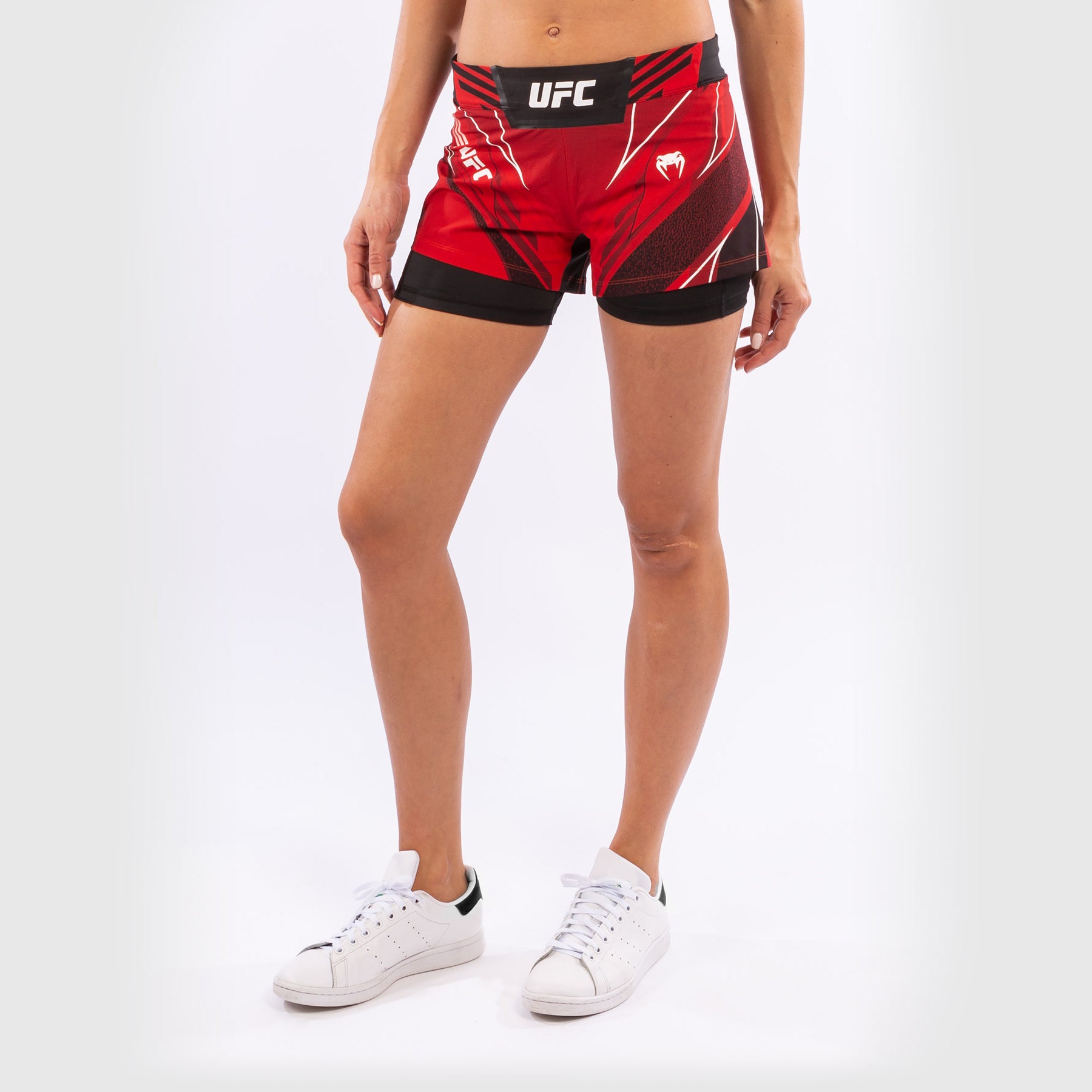 ufc-venum-authentic-fight-night-damen-shorts-short-fit-rot image 3