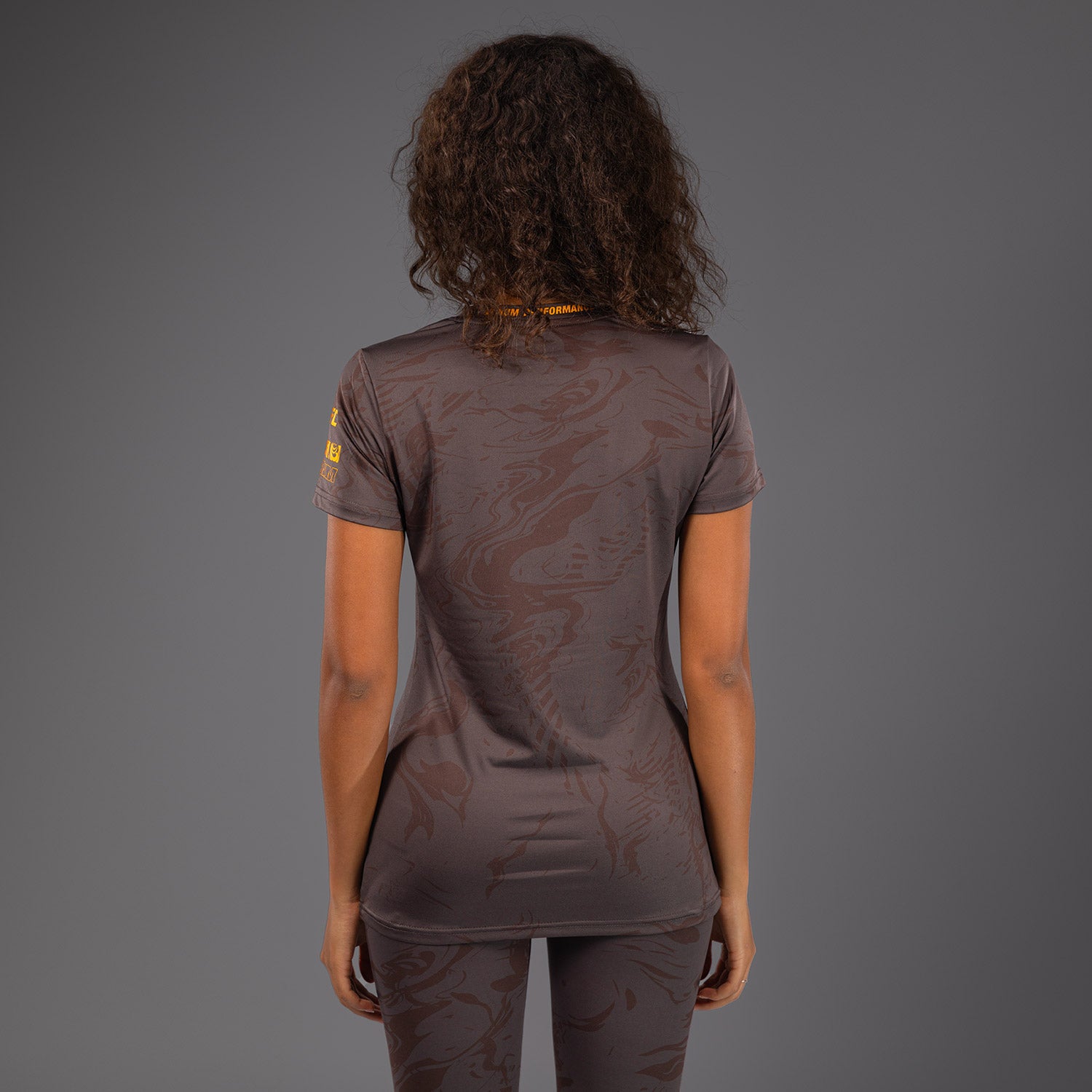 ufc-fusion-by-venum-fight-week-damen-dry-tech-t-shirt-erdiges-braun image 5