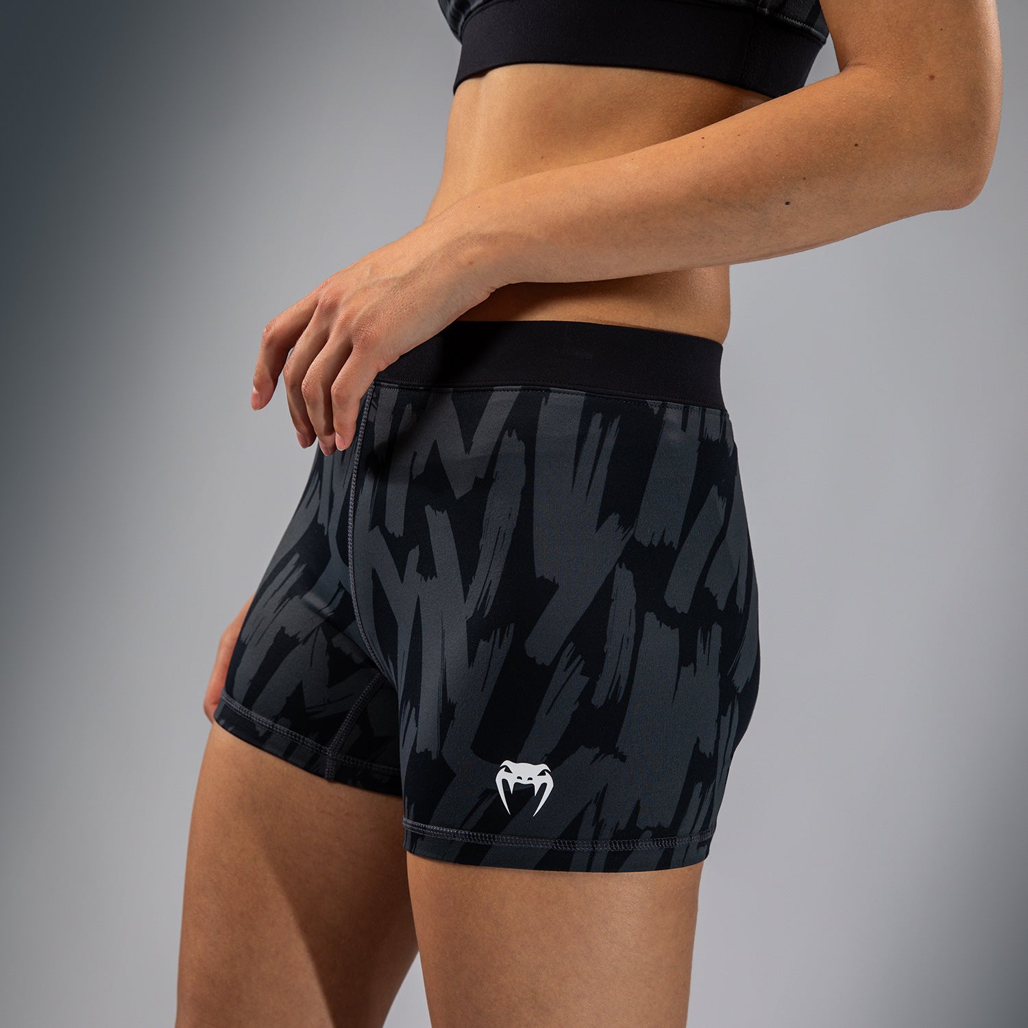 venum-graffiti-frauen-kompressionsshorts-urban-kohle image 6