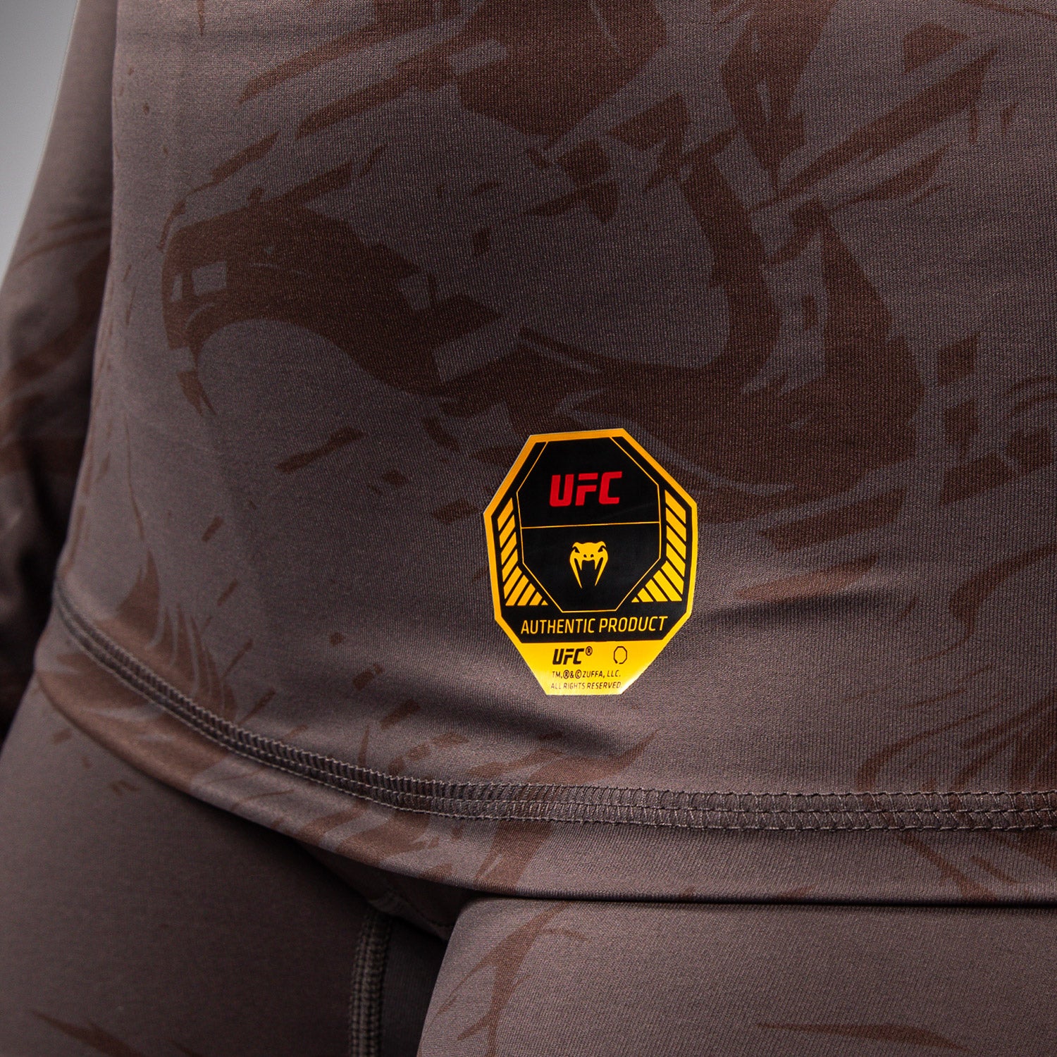 venum-ufc-fusion-fight-week-performance-rashguard-langarm-damen-erdiges-braun image 8