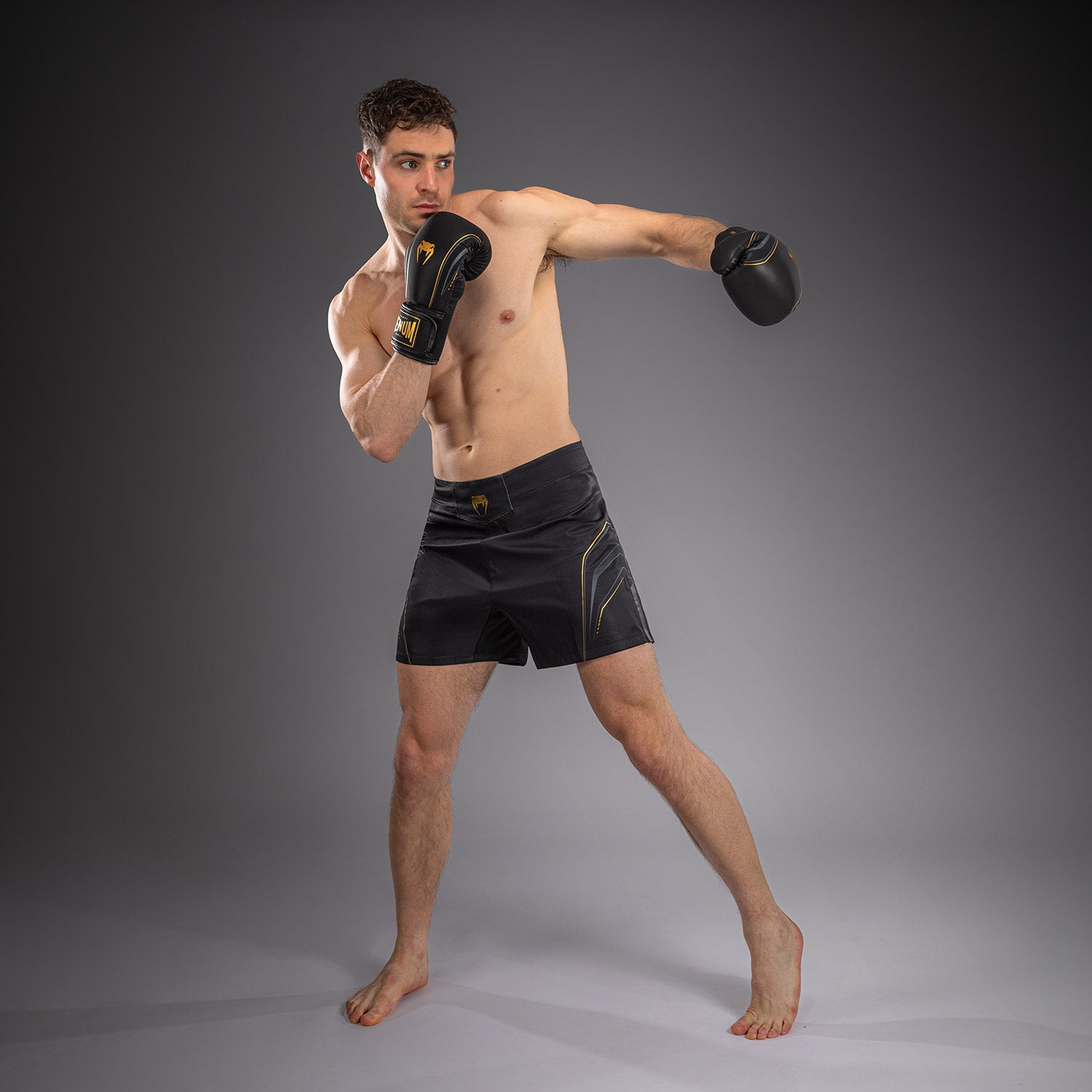 venum-streamline-fightshorts-schwarz-gold-herren-mma-shorts image 3
