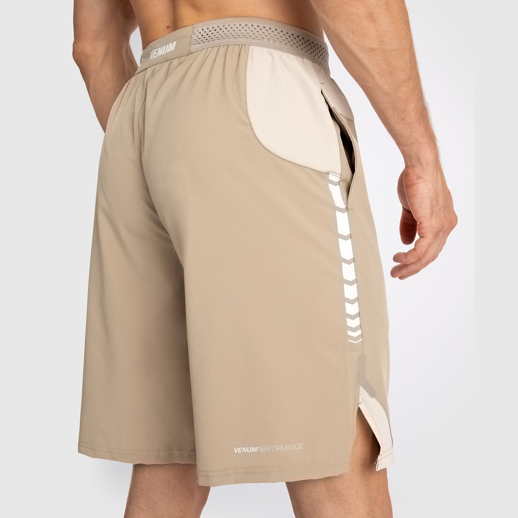 venum-tempest-herren-trainingsshorts-beige-sand image 6
