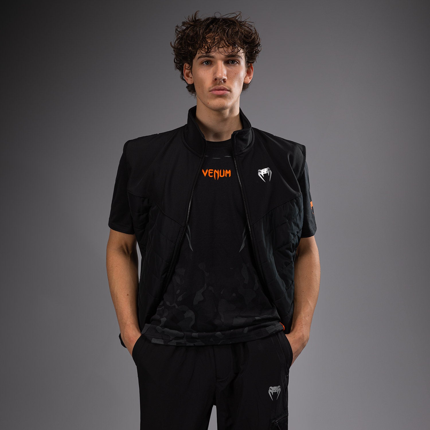 venum-paddock-softshell-weste-kurzarm-schwarz image 1