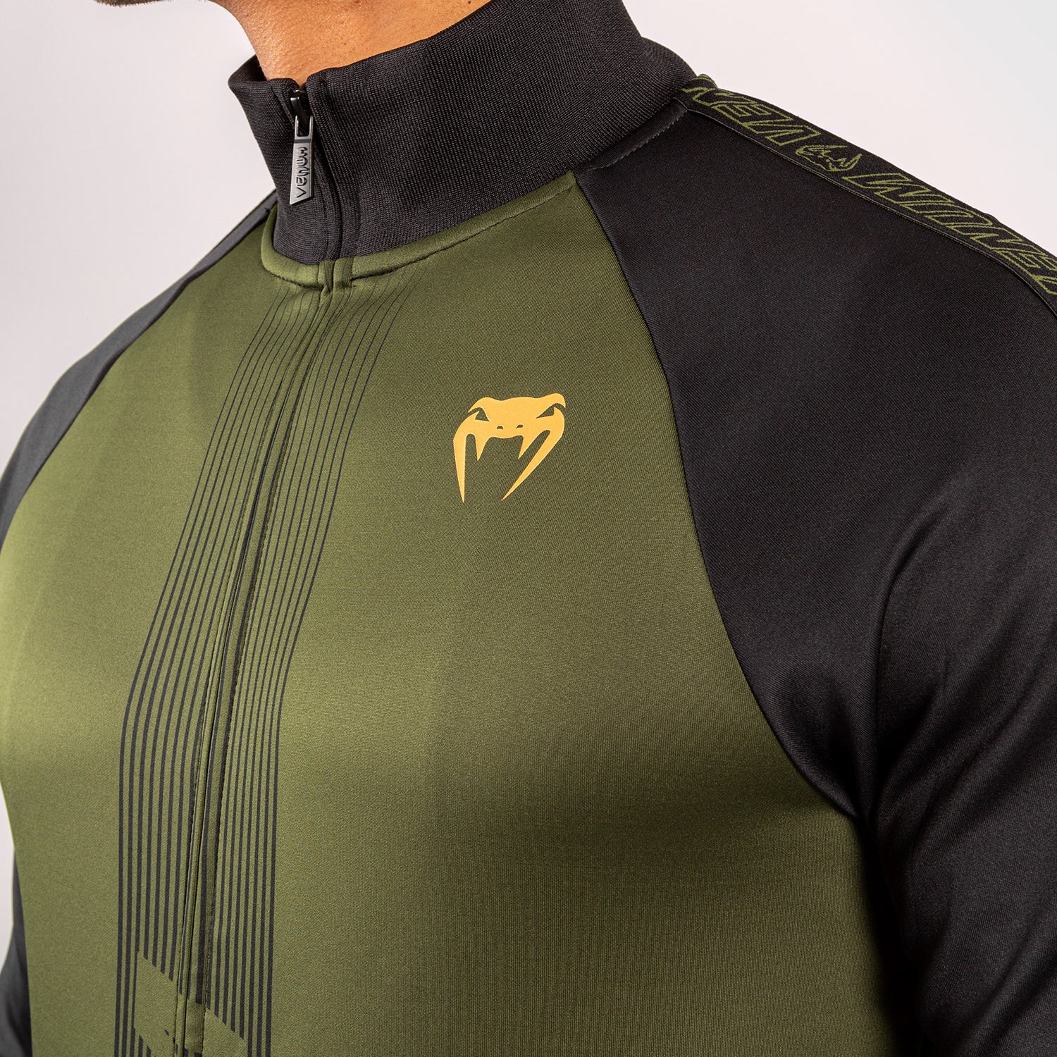 venum-club-212-track-jacket-khaki-schwarz-herren image 3