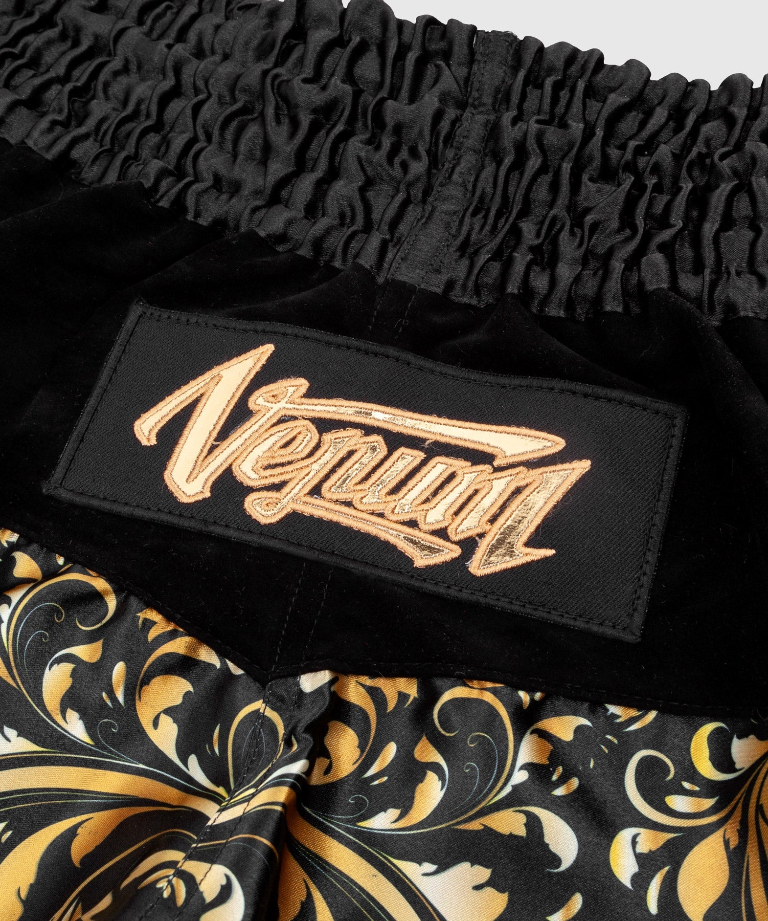 venum-absolute-muay-thai-shorts-schwarz-gold image 5