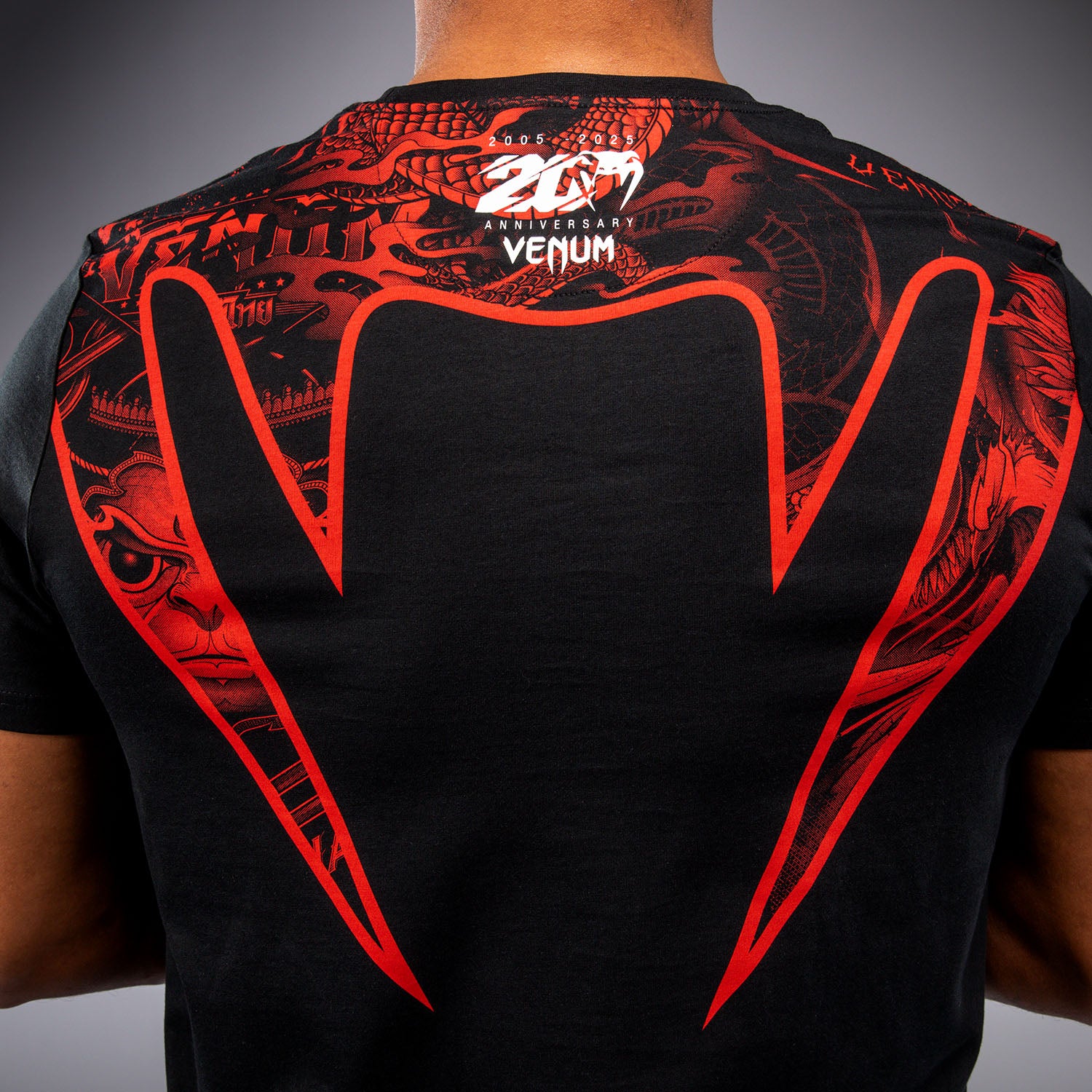 venum-20th-anniversary-t-shirt-schwarz-rot-regular-fit-baumwolle-herren image 5
