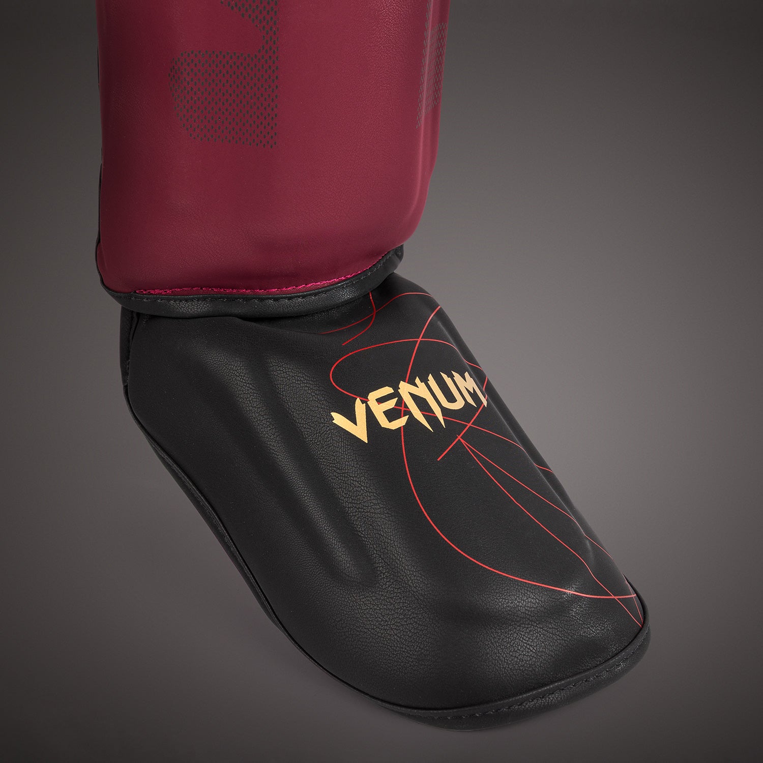 venum-tactical-xt-schienbeinschoner-schwarz-burgund-gold image 4