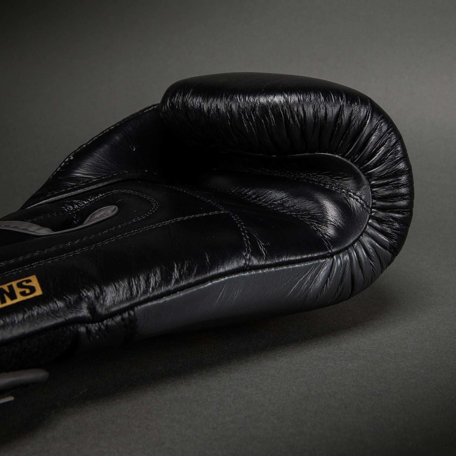 ringhorns-charger-by-venum-boxhandschuhe-schwarz-gold image 5