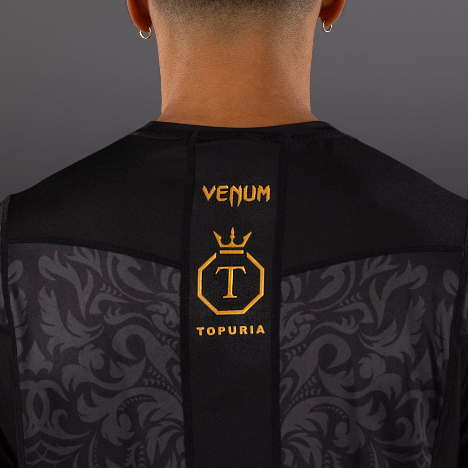 venum-x-topuria-unmatched-edition-dry-tech-shirt-schwarz-gold image 5