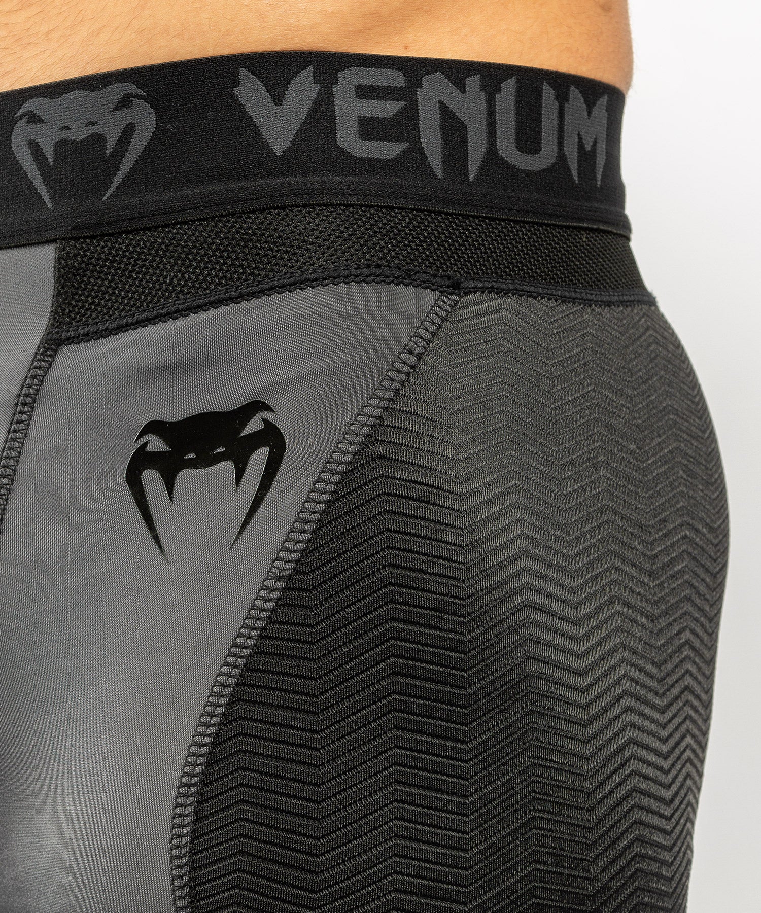 venum-g-fit-kompressions-shorts-grau-schwarz image 5
