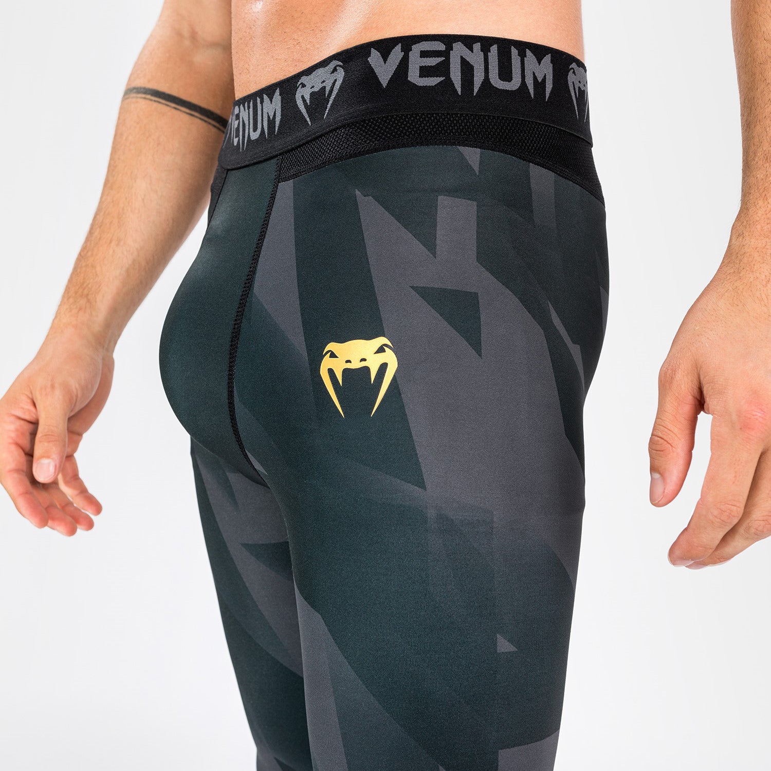 venum-razor-kompressionshose-schwarz-gold image 5