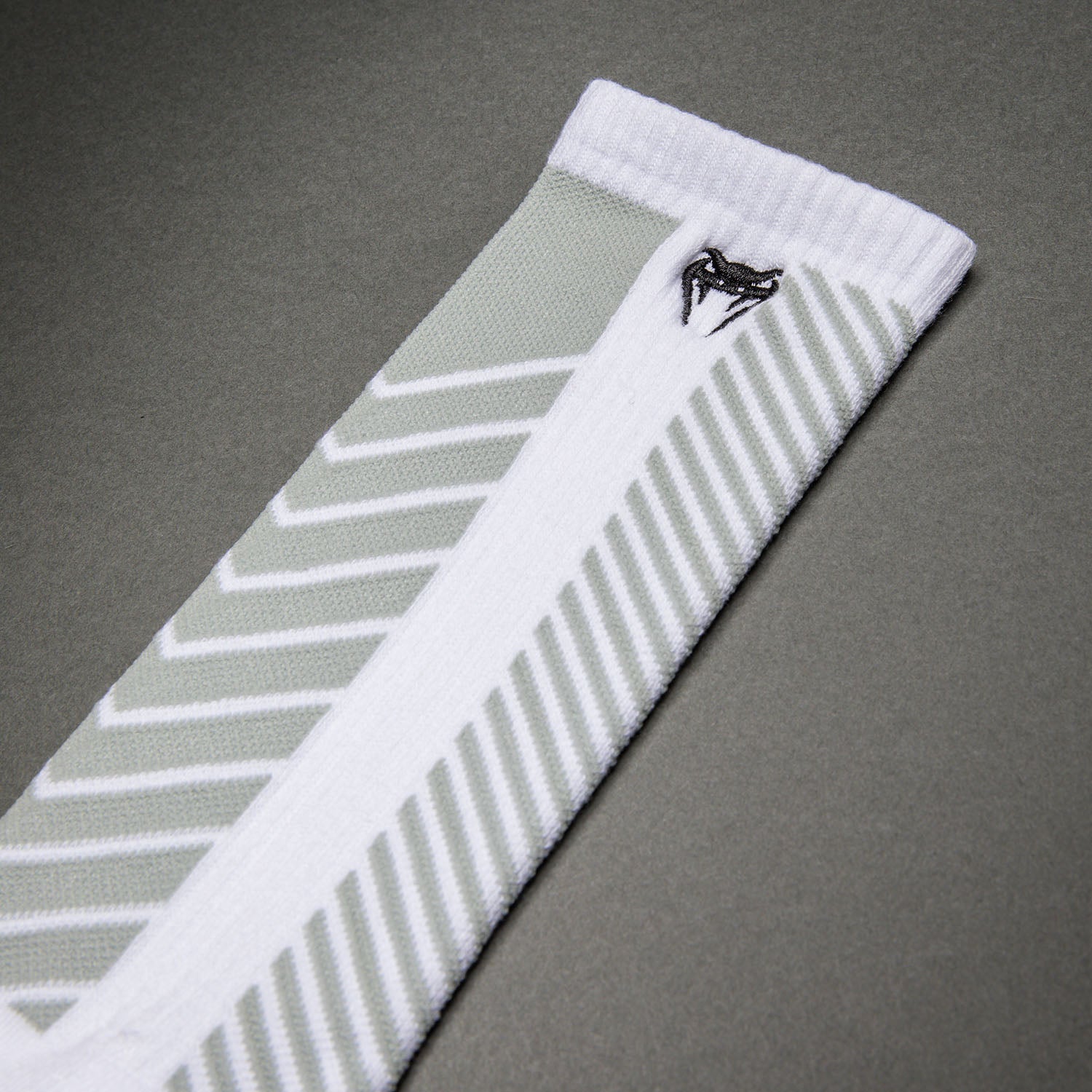venum-vector-crew-socken-wei-grau-2 image 3
