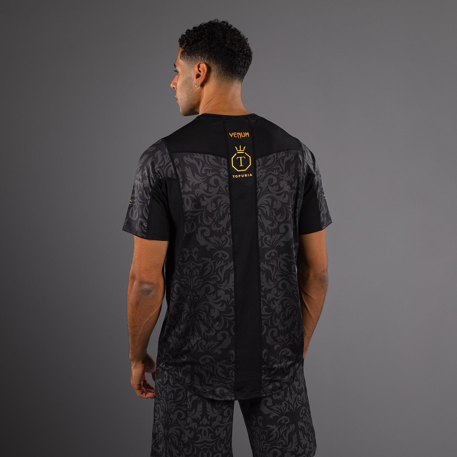 venum-x-topuria-unmatched-edition-dry-tech-shirt-schwarz-gold image 4